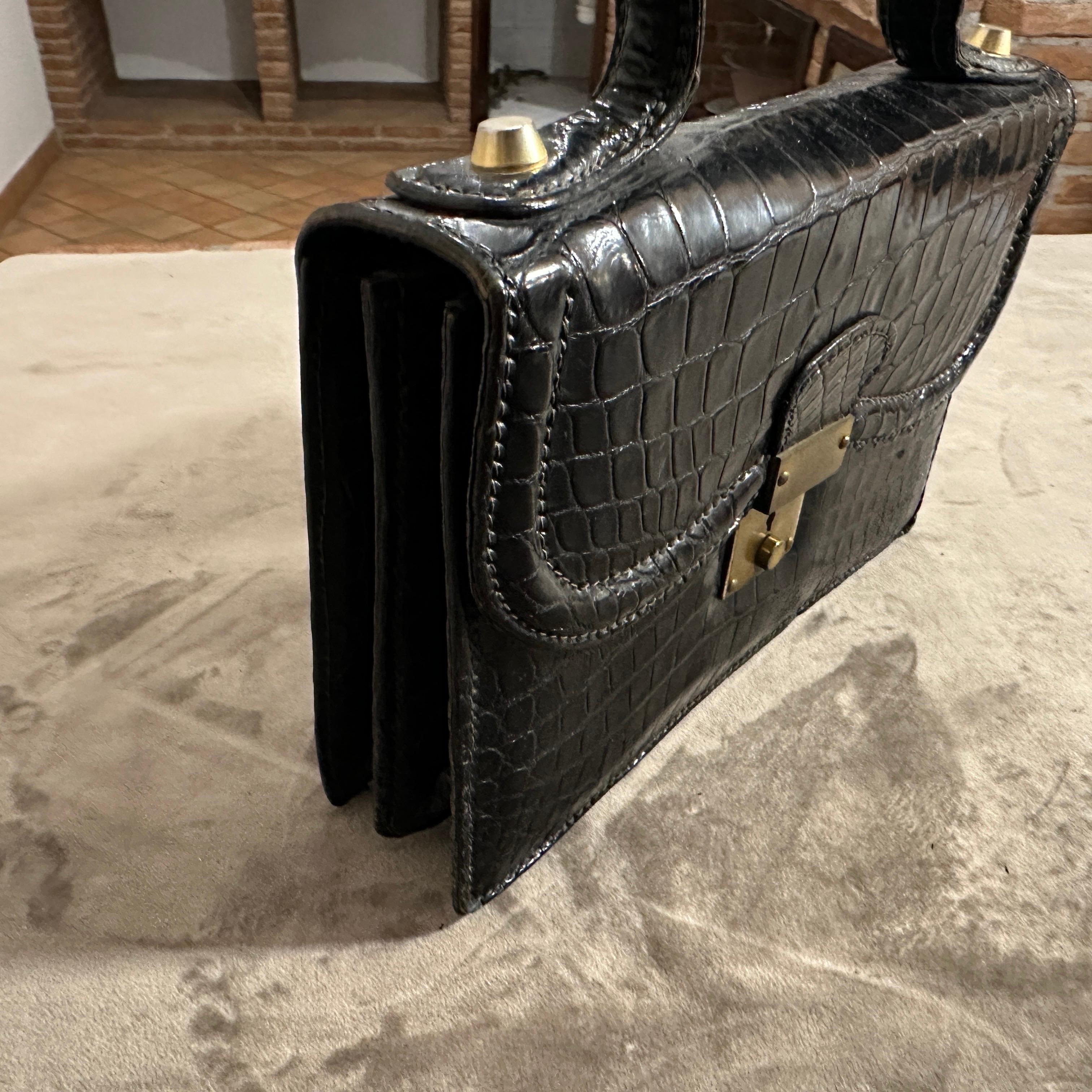 Sac à main de soirée italien en cuir noir et laiton de haute qualité pour les années 1950 en vente 5