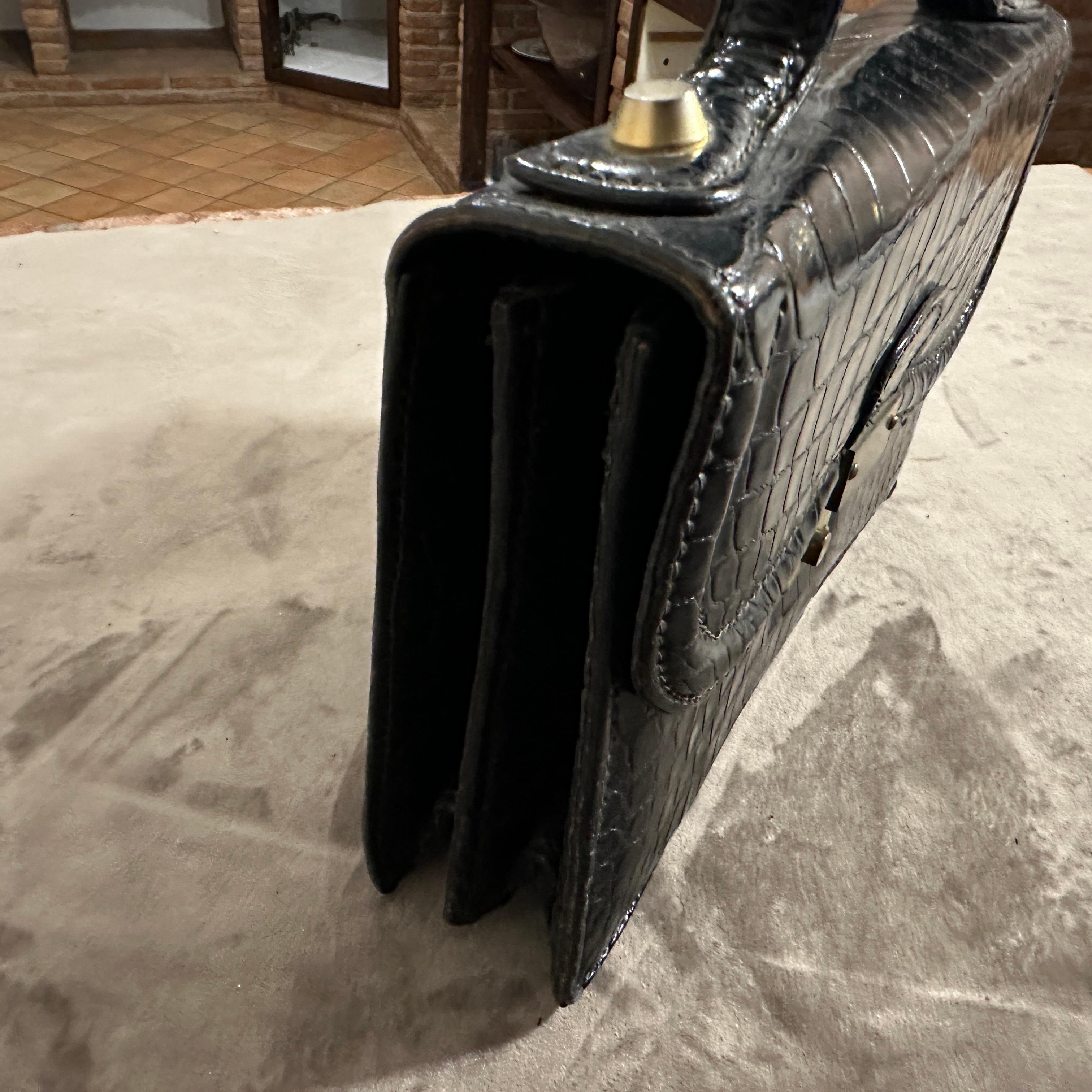 Noir Sac à main de soirée italien en cuir noir et laiton de haute qualité pour les années 1950 en vente