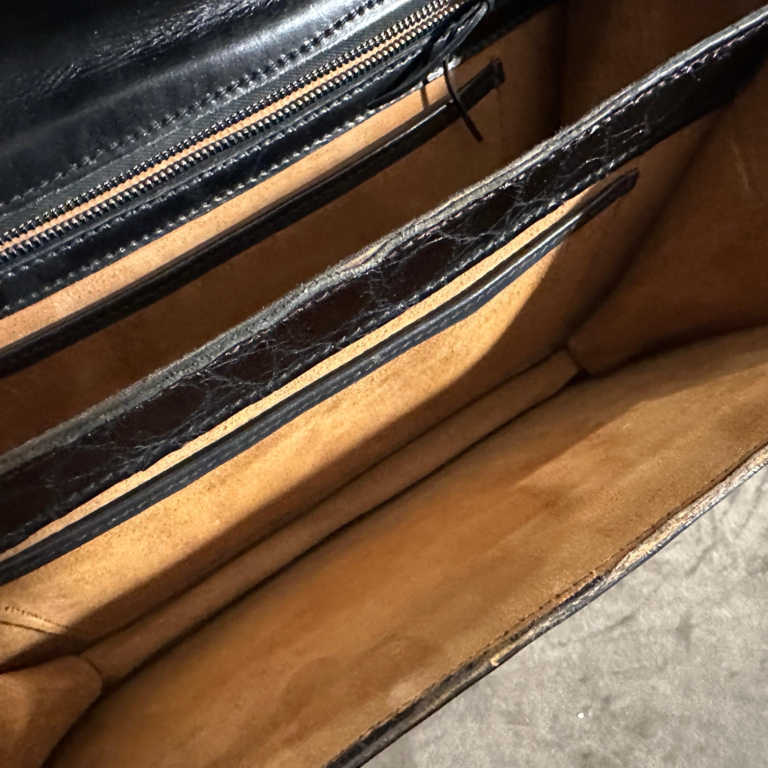 Sac à main de soirée italien en cuir noir et laiton de haute qualité pour les années 1950 en vente 3