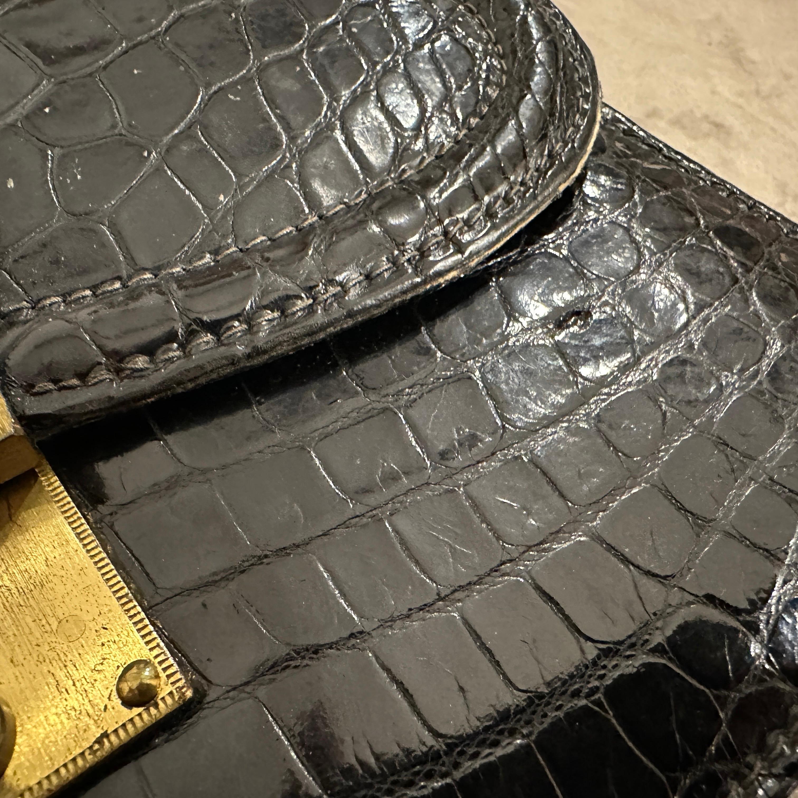 Sac à main de soirée italien en cuir noir et laiton de haute qualité pour les années 1950 en vente 4