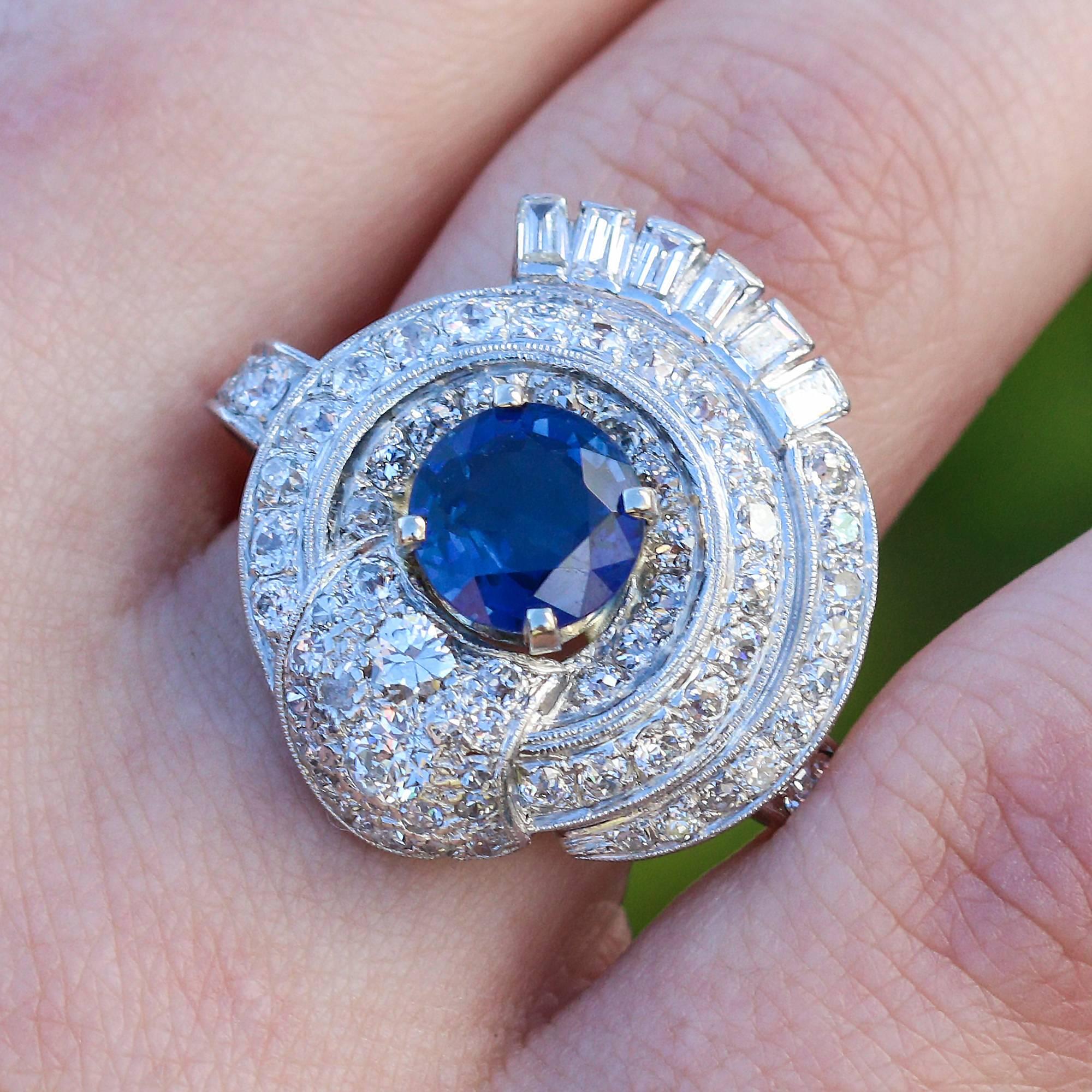 1950's Retro Platin Blauer Saphir und Diamant Ring im Angebot 2
