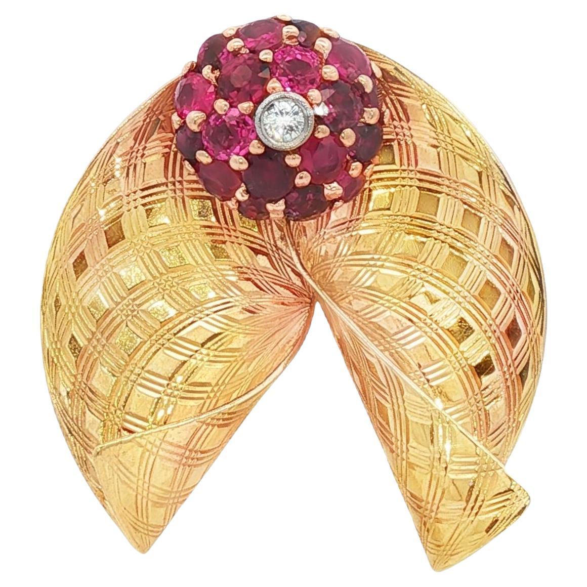 Alfiler broche estilo abanico de oro amarillo de 14 quilates con diamantes y rubíes retro de los años 50