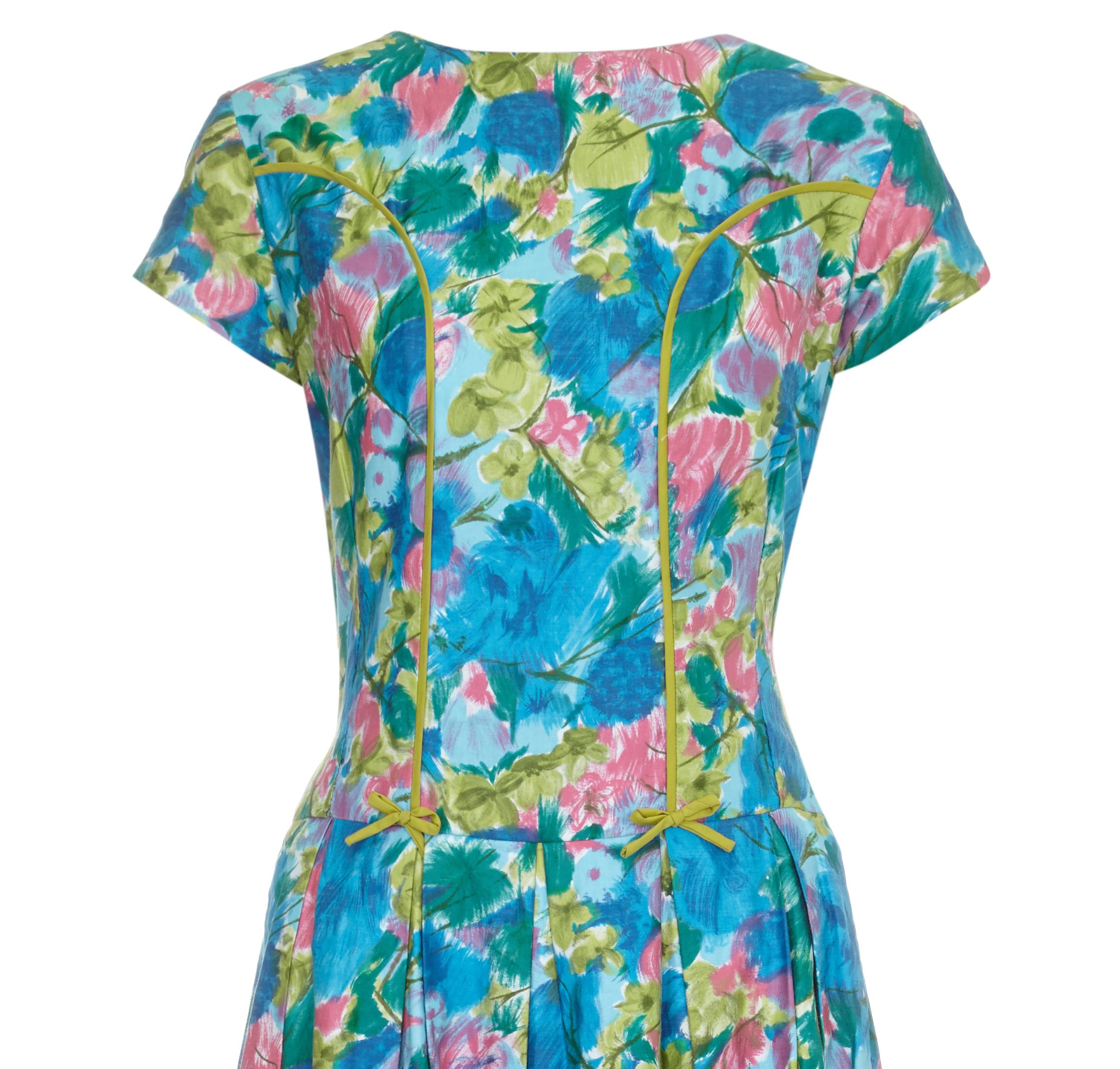1950s Riddella Green Blue and Pink Floral Cotton Dress  In Excellent Condition For Sale In London, GB