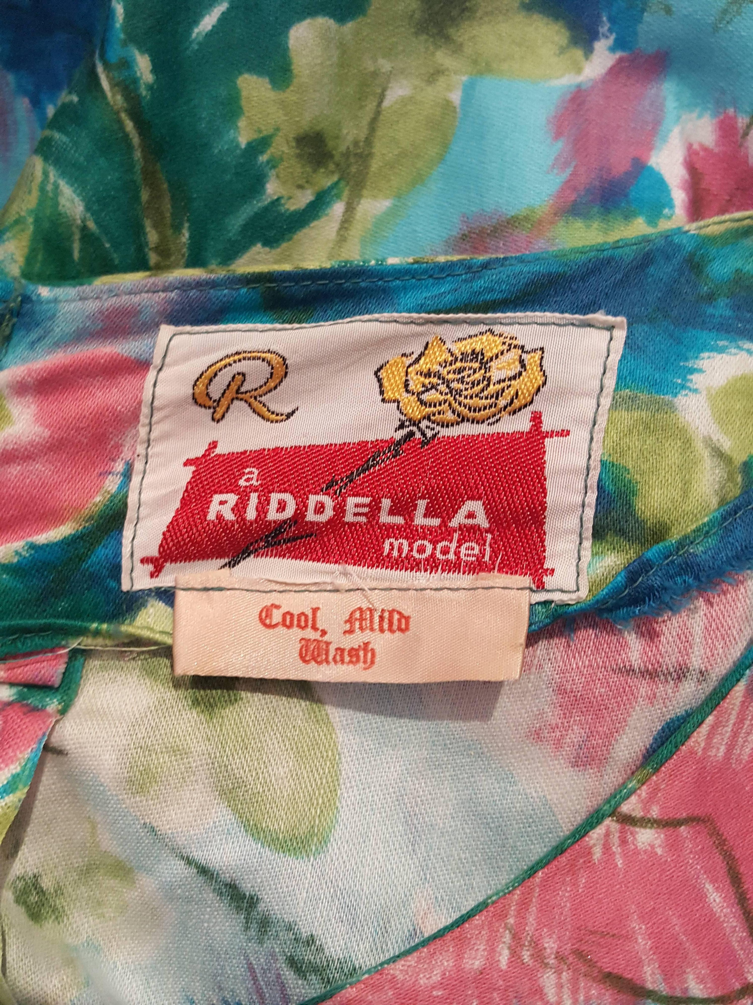 1950er Riddella Grünes blau und rosa geblümtes Baumwollkleid  im Angebot 1
