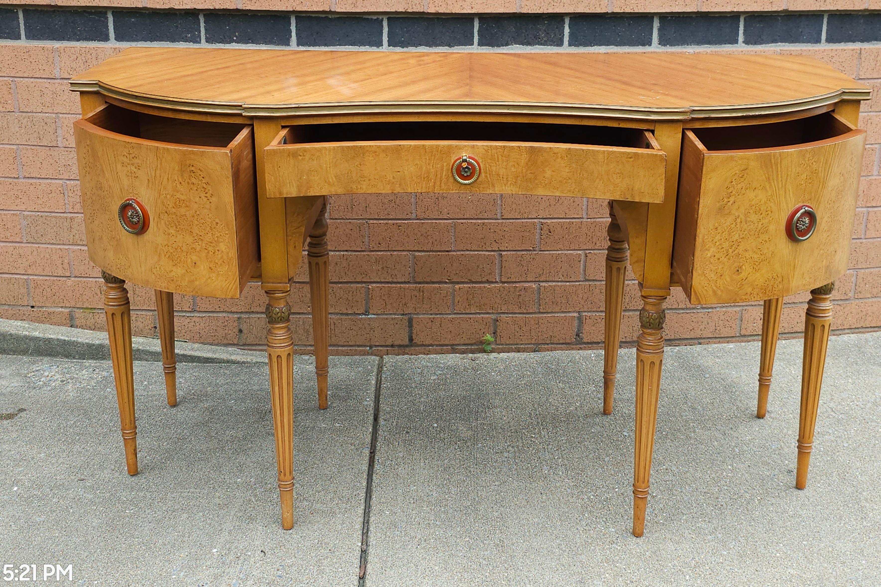 1950s Robert Irwin Louis XVI Burl Walnuss Frisiertisch / Eitelkeit (Louis XVI.) im Angebot