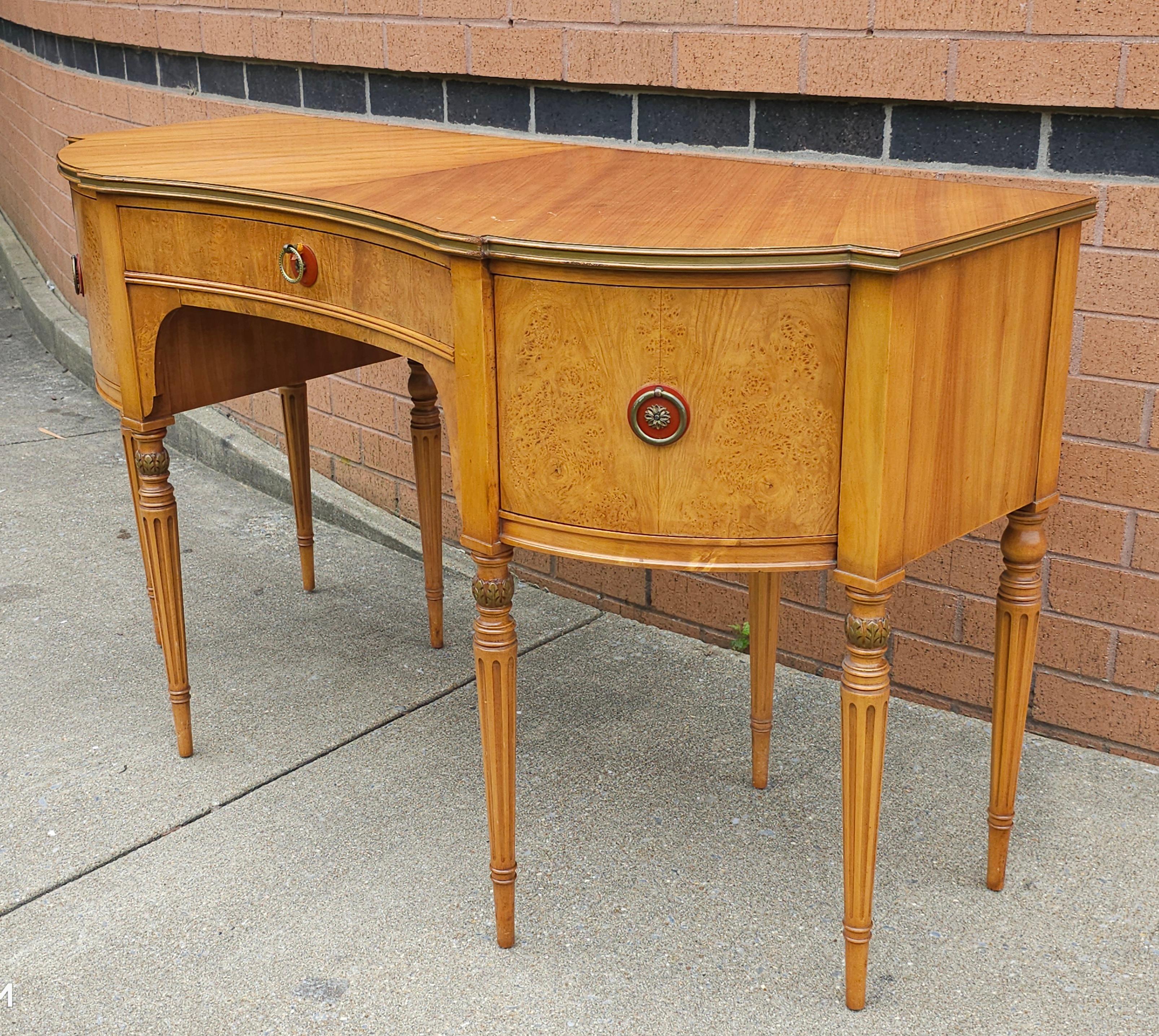 1950s Robert Irwin Louis XVI Burl Walnuss Frisiertisch / Eitelkeit (Sonstiges) im Angebot