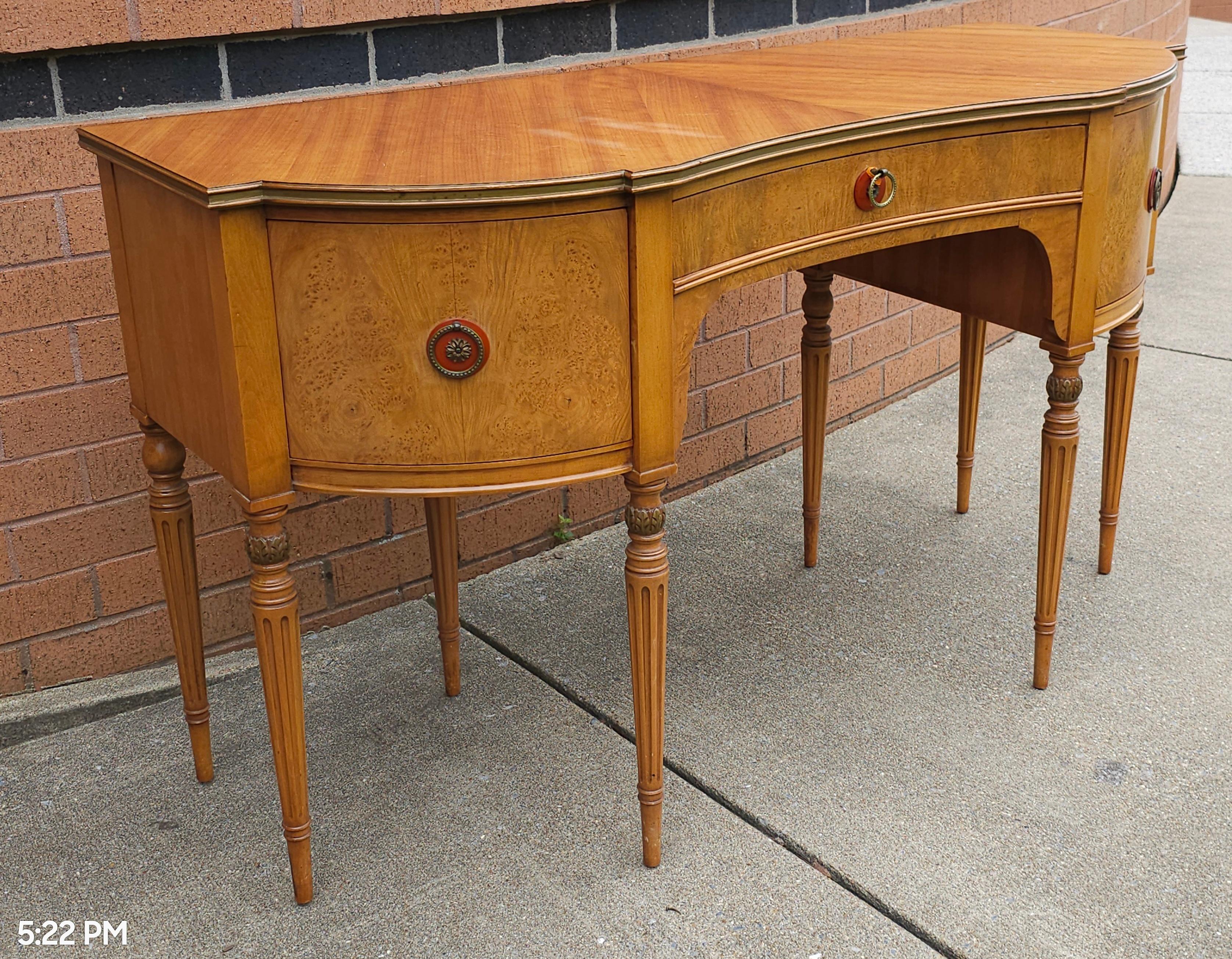 1950s Robert Irwin Louis XVI Burl Walnuss Frisiertisch / Eitelkeit im Zustand „Gut“ im Angebot in Germantown, MD