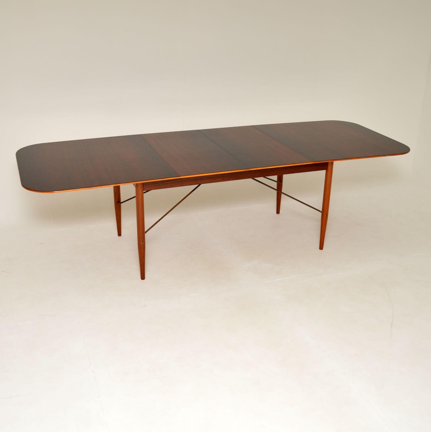 Mid-Century Modern Table de salle à manger des années 1950 Design/One pour Hille en vente