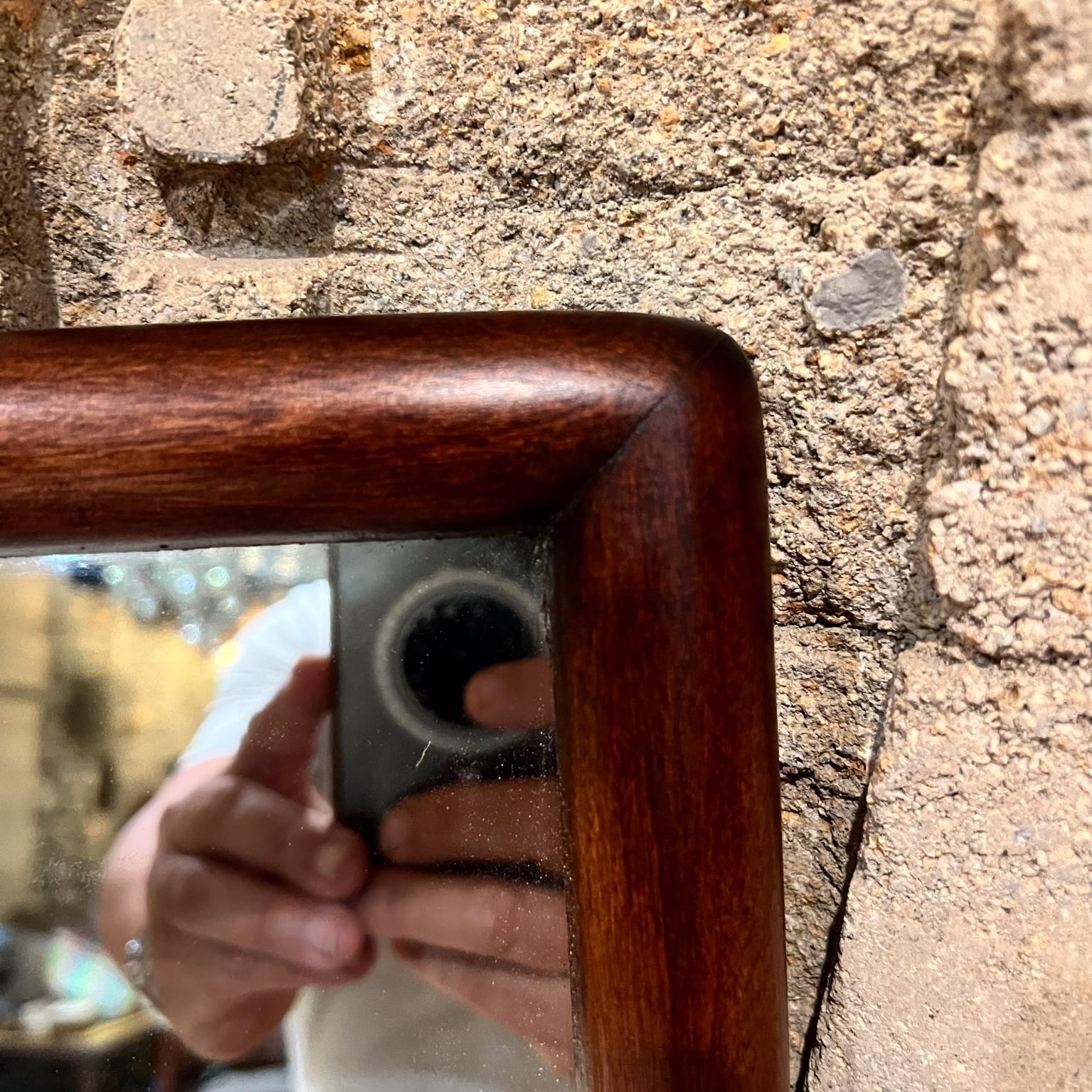 Americano Specchio da parete con cornice in Wood del 1950 Robsjohn-Gibbings per Widdicomb in vendita