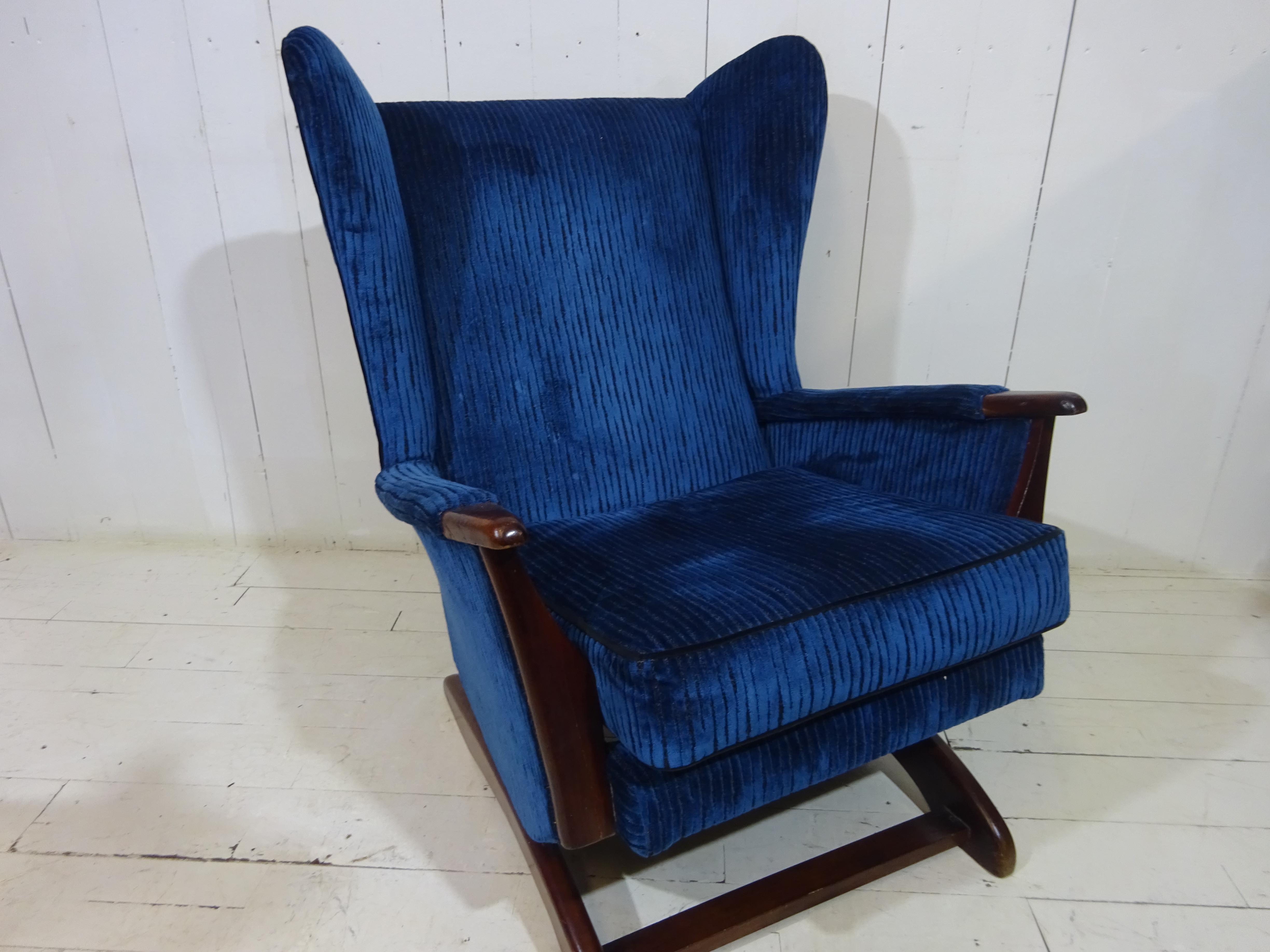 1950's Rocking Chair in Blue Velvet In Good Condition In Tarleton, GB