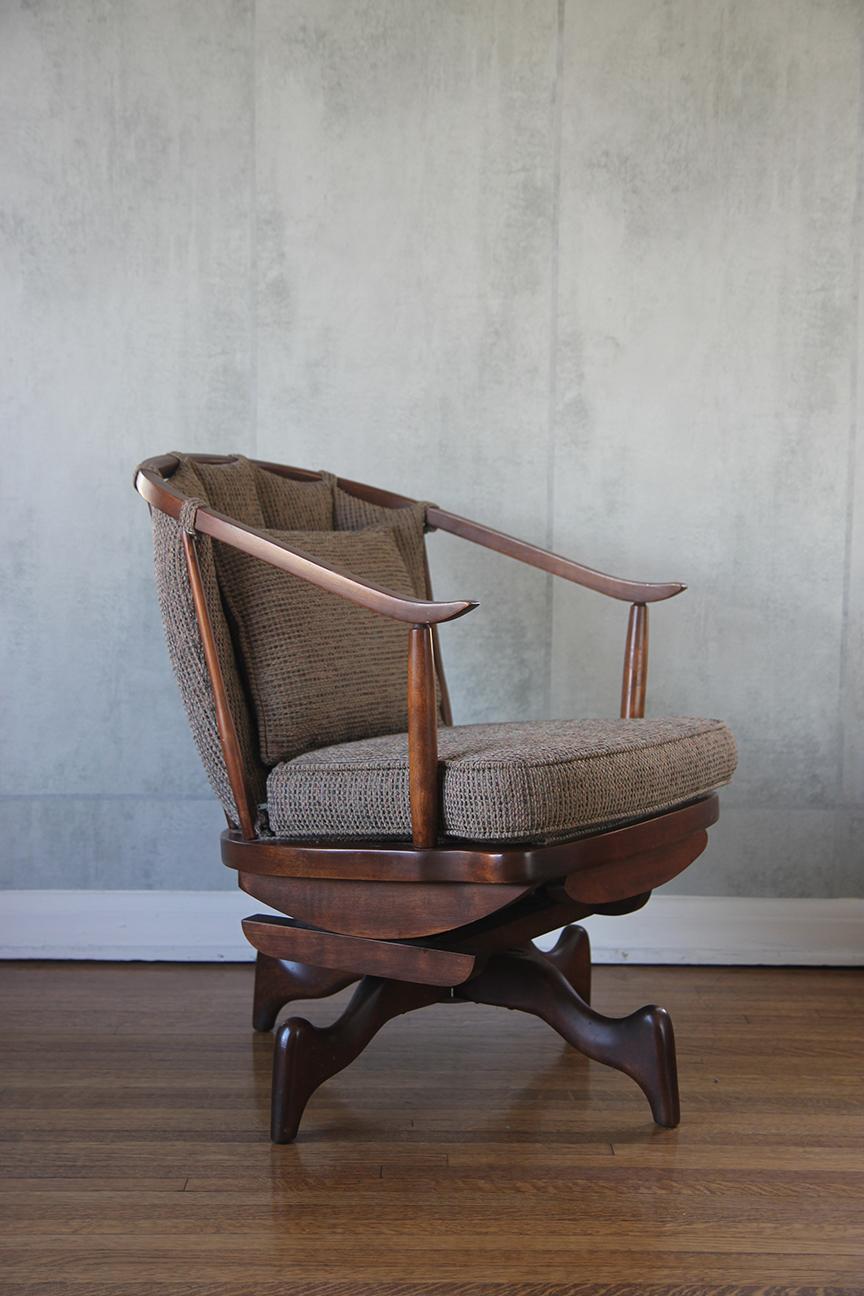 Silla mecedora giratoria de los años 50 con cojín Estadounidense en venta