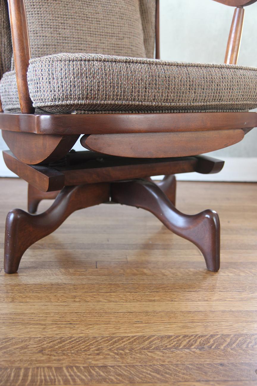 Silla mecedora giratoria de los años 50 con cojín en venta 2