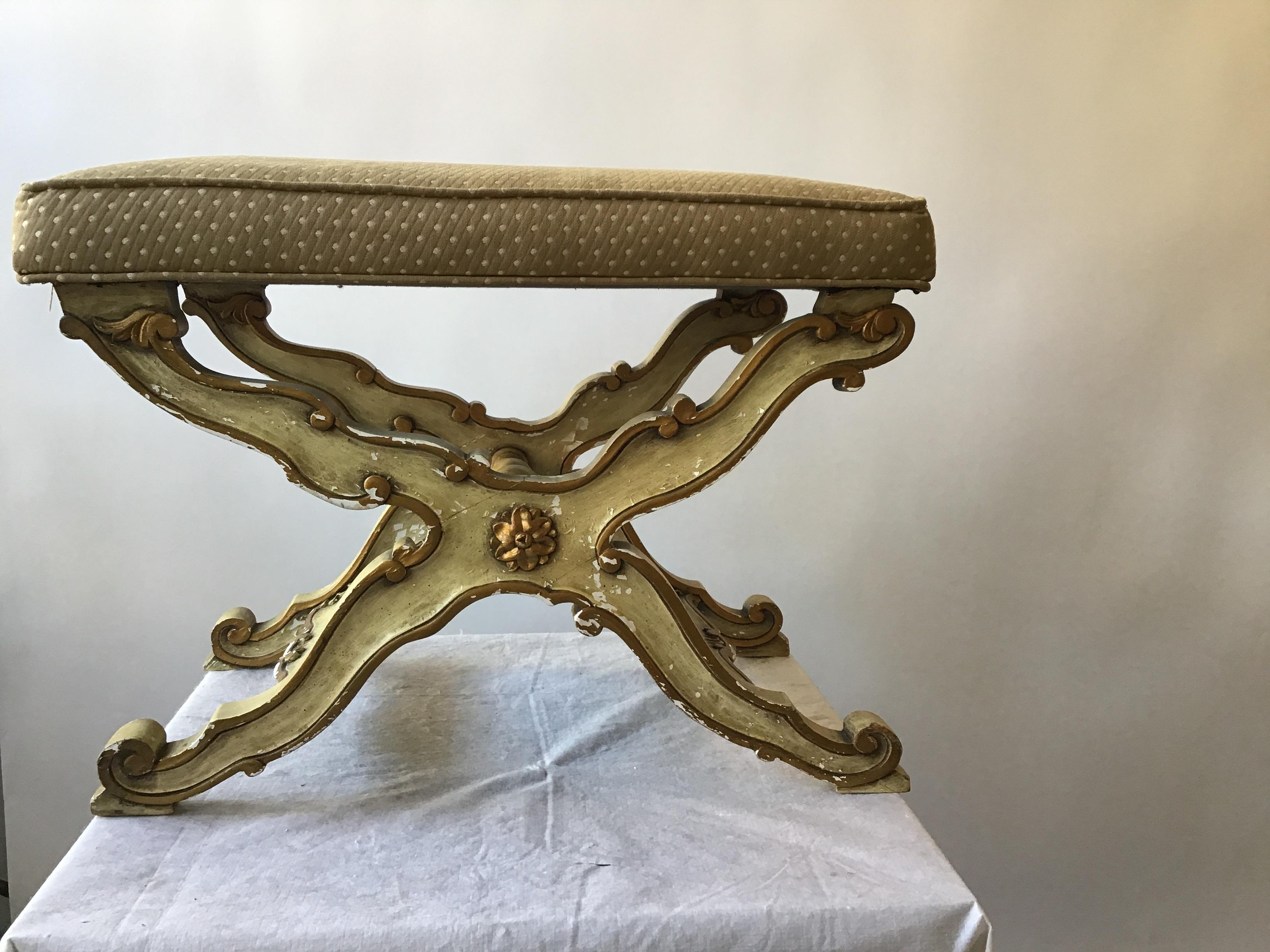 1950s Rococo Painted Wood Italian Ottoman In Good Condition In Tarrytown, NY