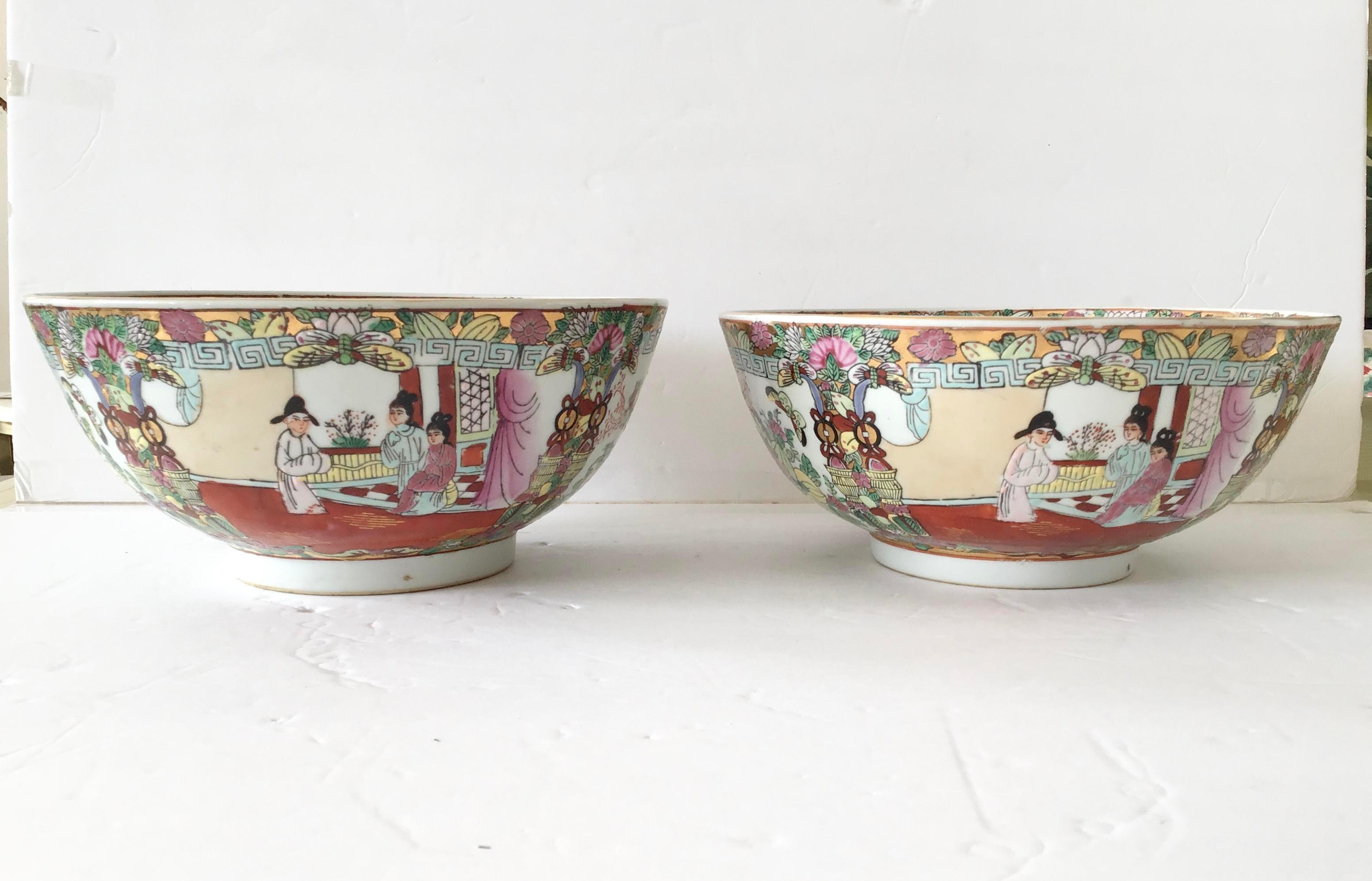 1950s Rose Medallion Bowls, a Pair In Good Condition For Sale In Los Angeles, CA