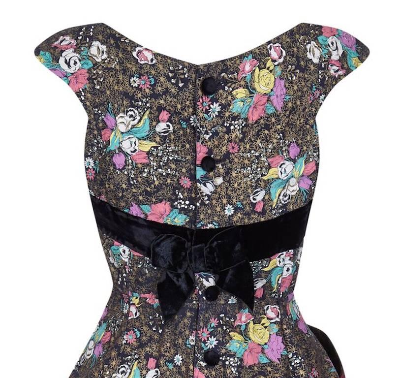 Women's 1950s Rose Print Cotton Dress With Black Velvet Bow For Sale