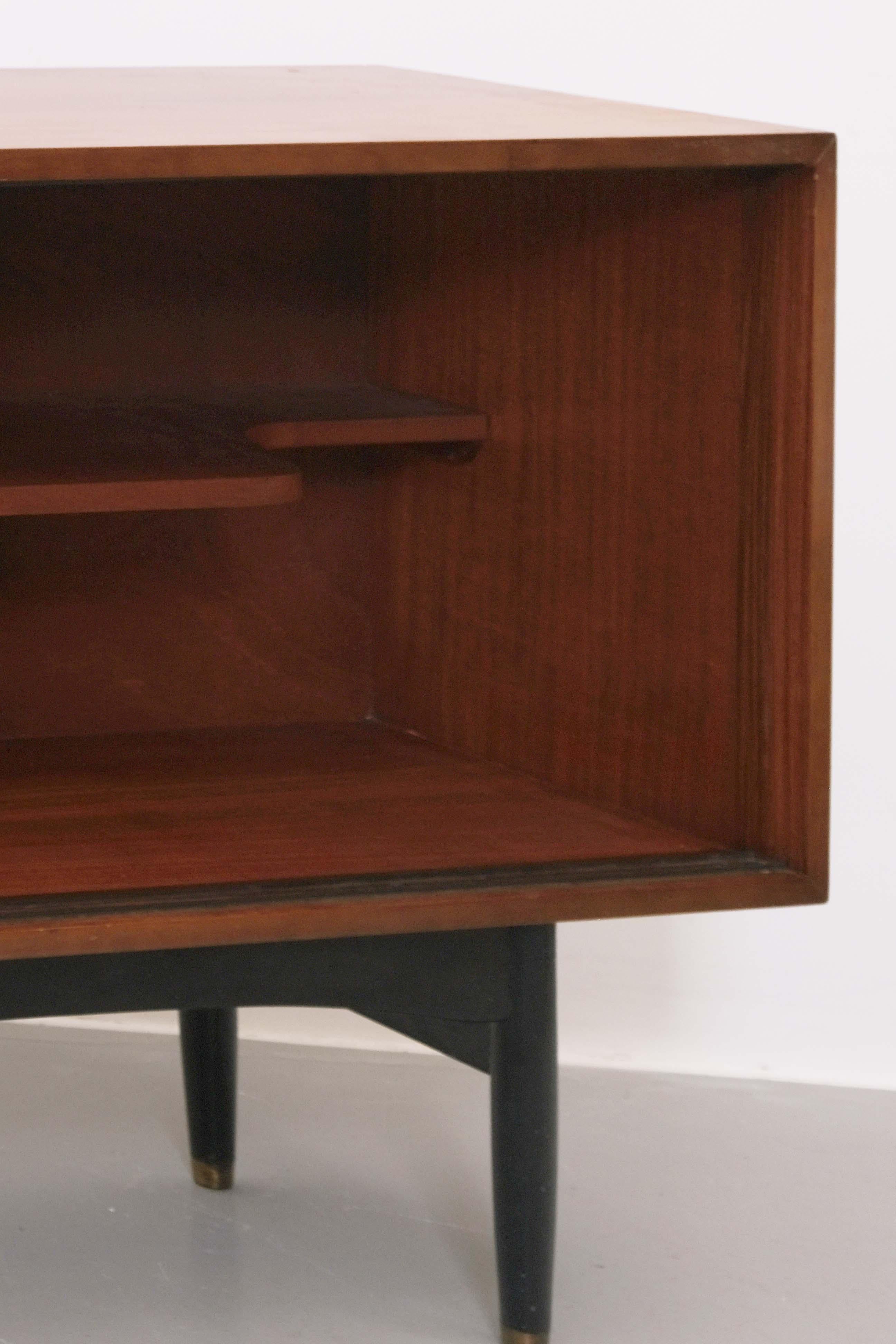 Mid-Century moderno Credenza Robin Day in legno di palissandro del 1950 per I. Hill in vendita