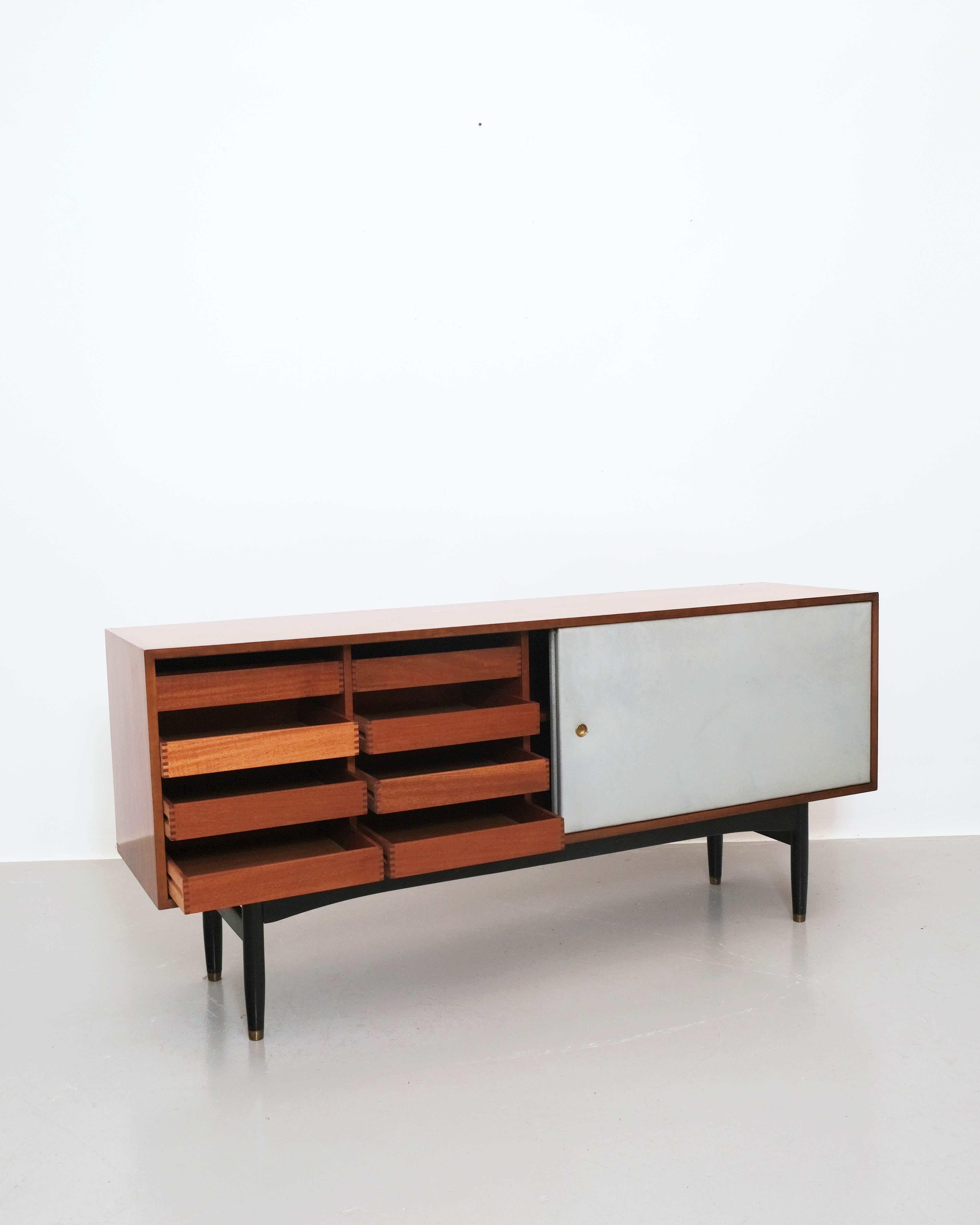 Inglese Credenza Robin Day in legno di palissandro del 1950 per I. Hill in vendita