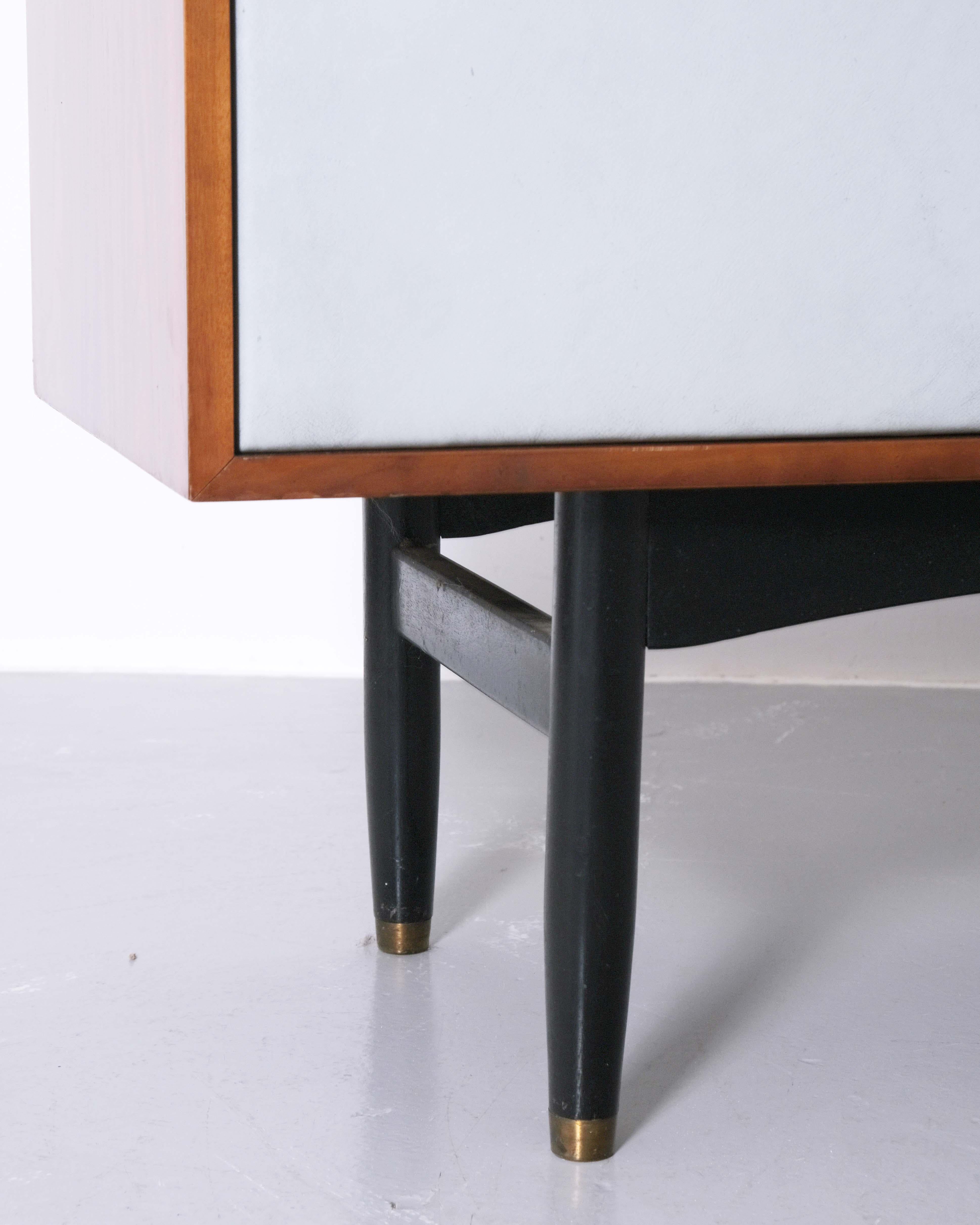 Pelle Credenza Robin Day in legno di palissandro del 1950 per I. Hill in vendita