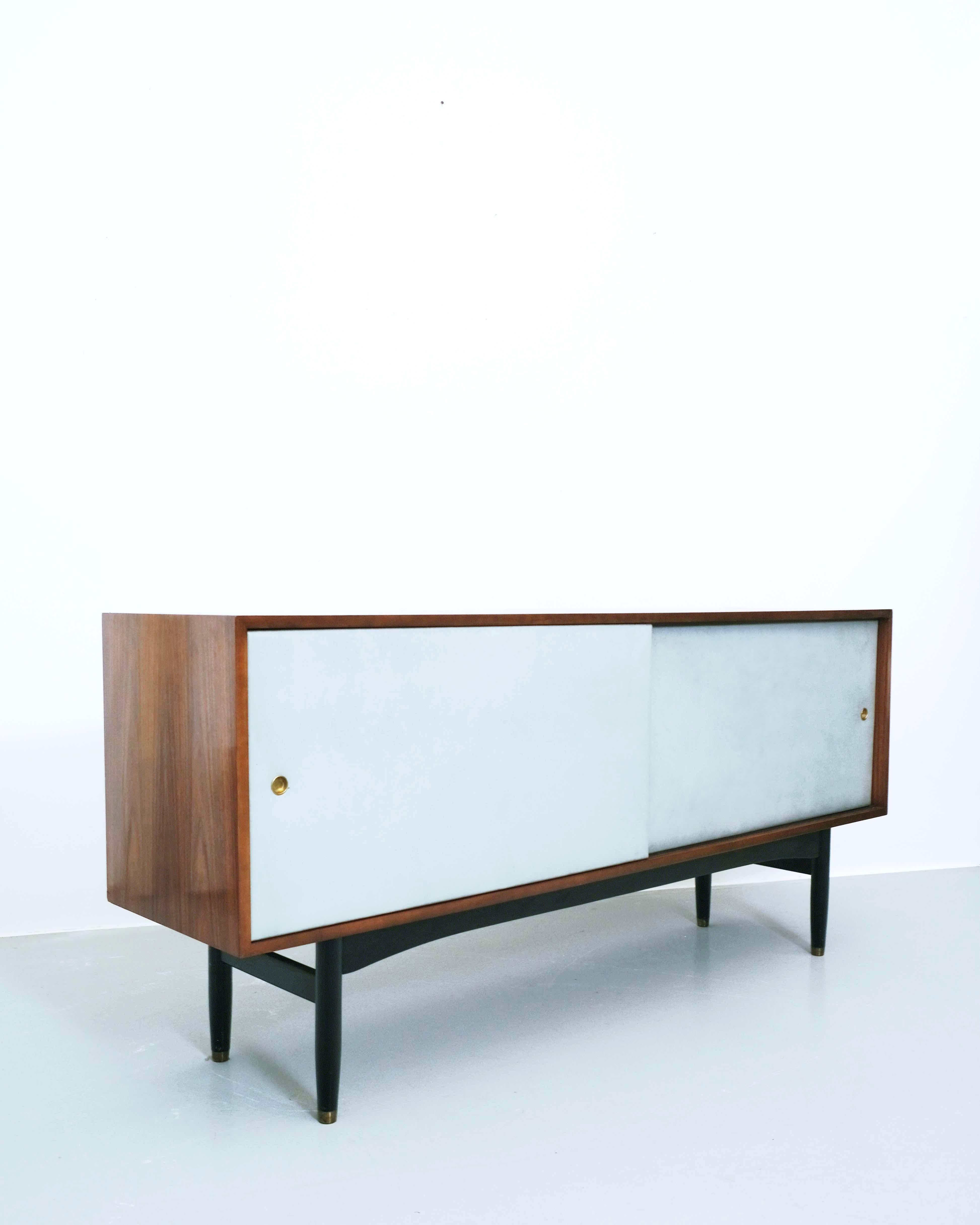 Credenza Robin Day in legno di palissandro del 1950 per I. Hill in vendita 1