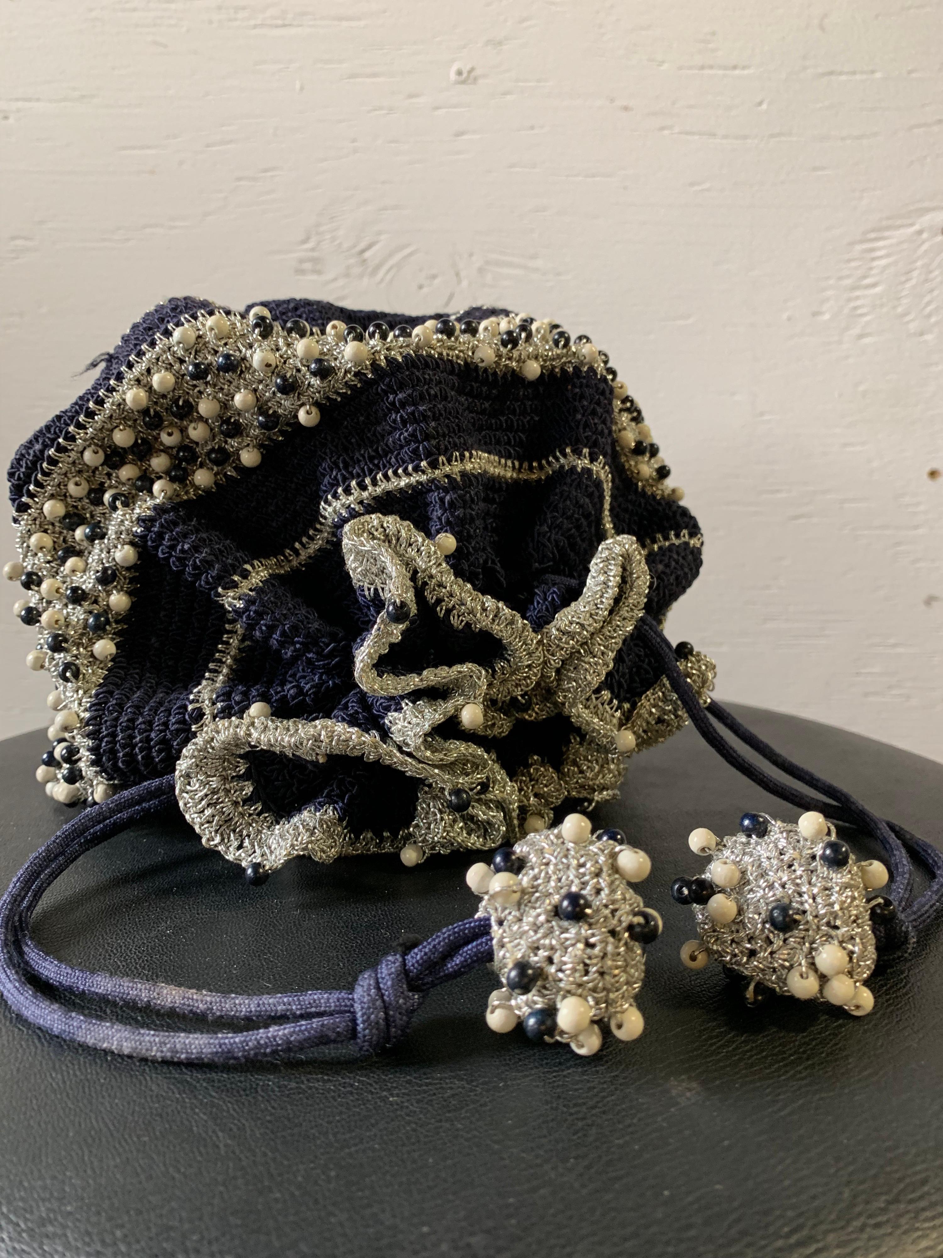 1950s Round Navy & Silver Metallic Crochet Summer Handbag W/ Wooden Beading For Sale 5
