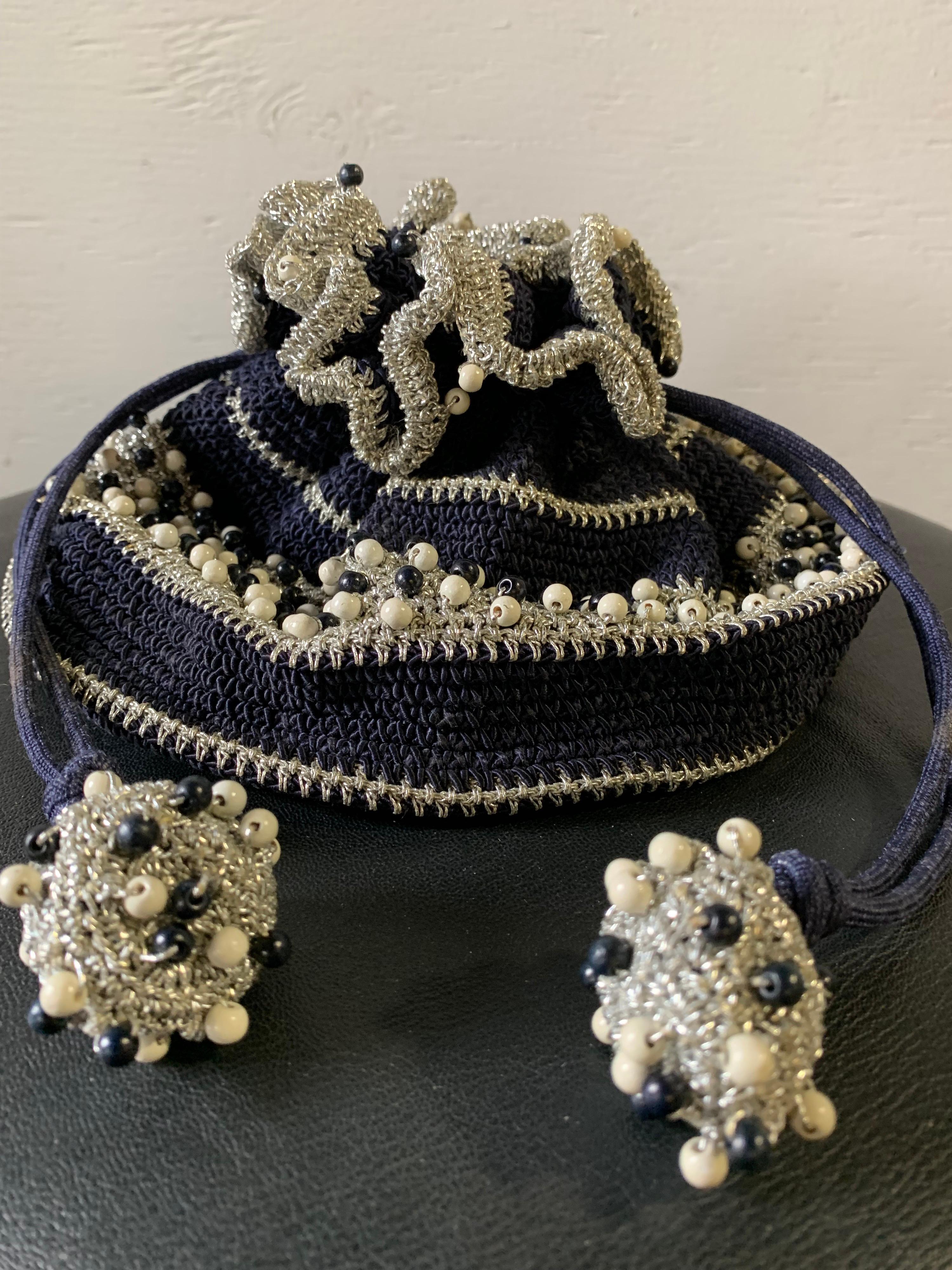 1950s Round Navy & Silver Metallic Crochet Summer Handbag W/ Wooden Beading For Sale 7