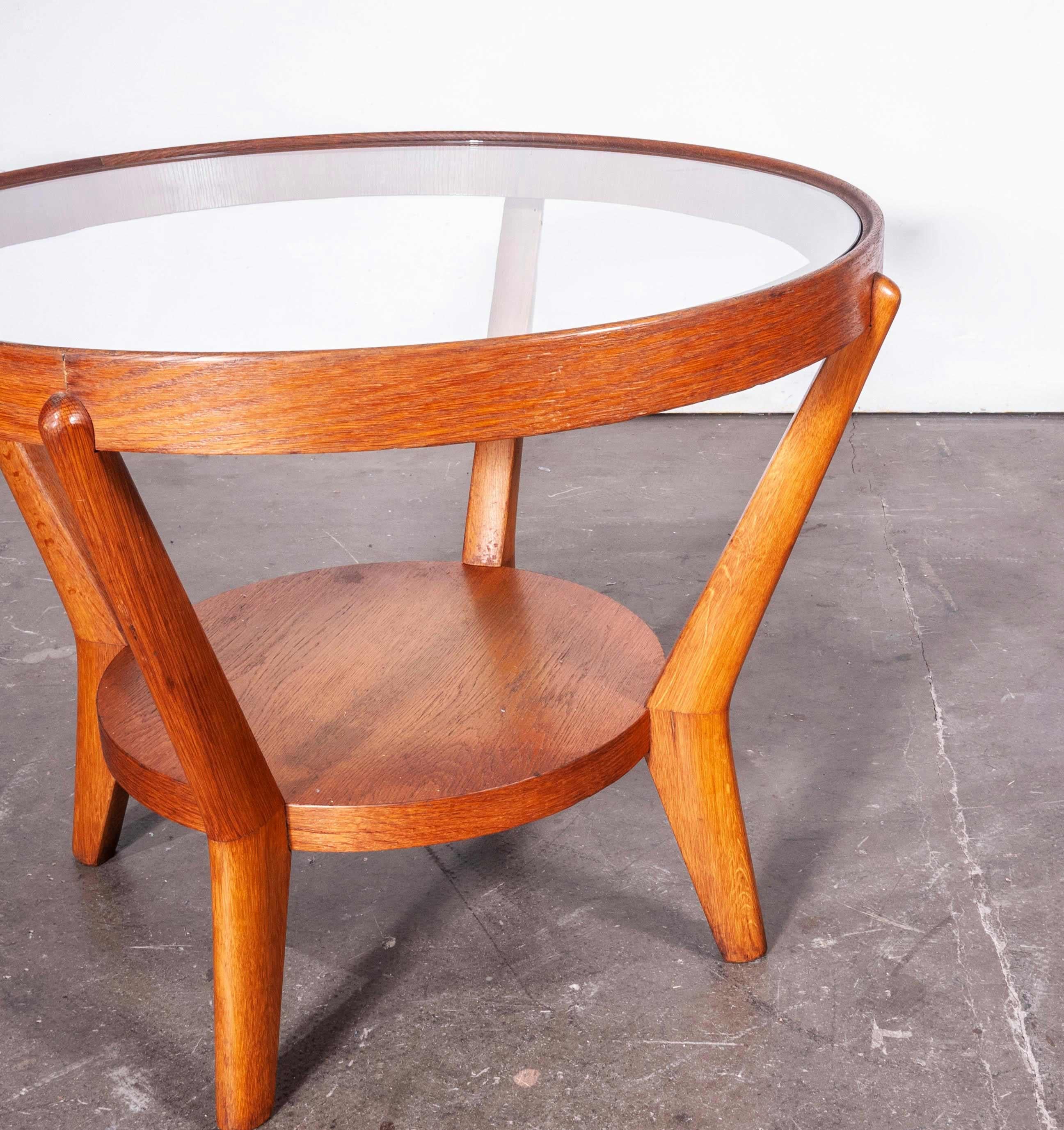 1950s Round Occasional Table by Kozelka and Kropacek for Interieur Praha, Ligh In Good Condition In Hook, Hampshire