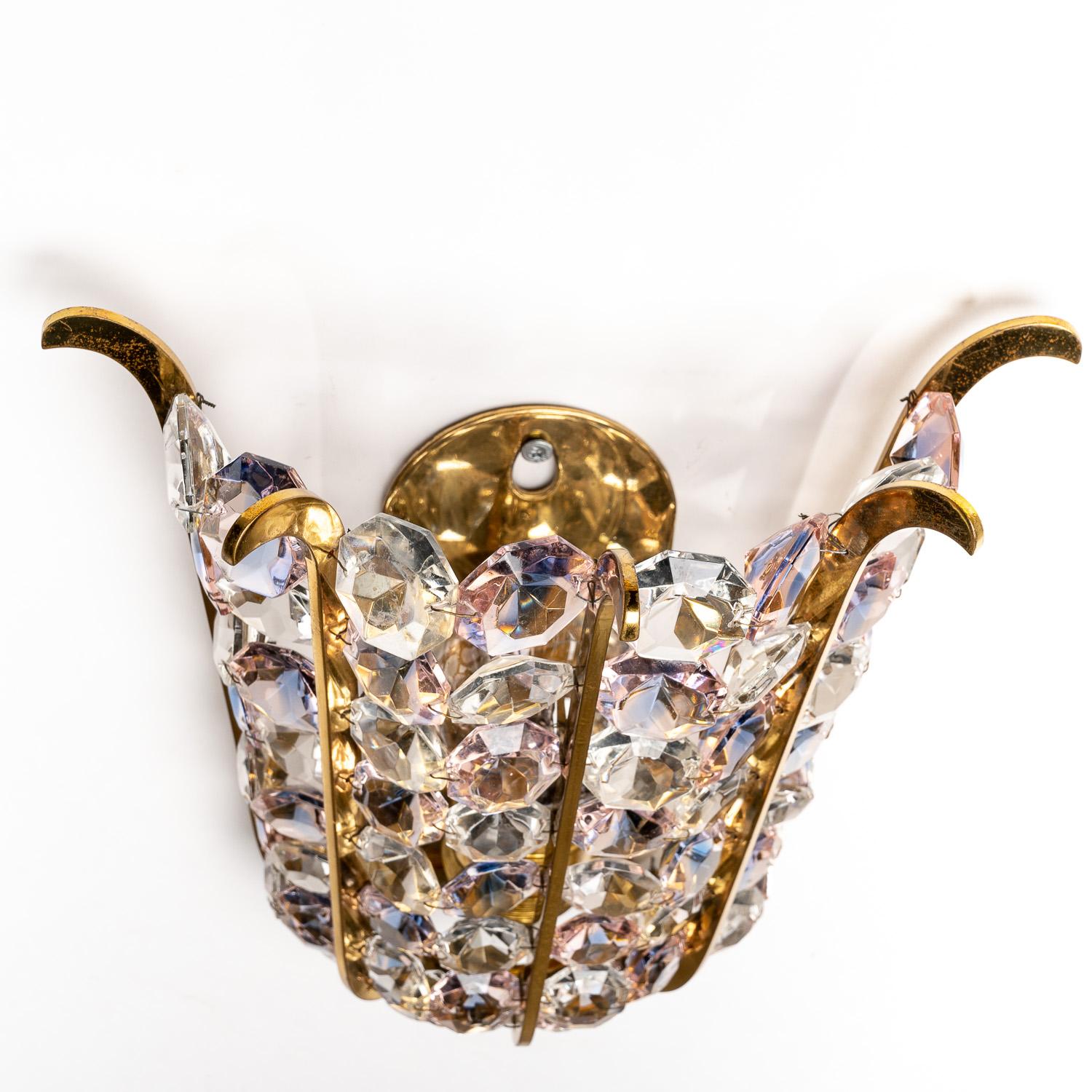 1950's Roze/Clear Crystal Glass and Brass Sconce by Bakalowits & Söhne In Good Condition For Sale In Schoorl, NL