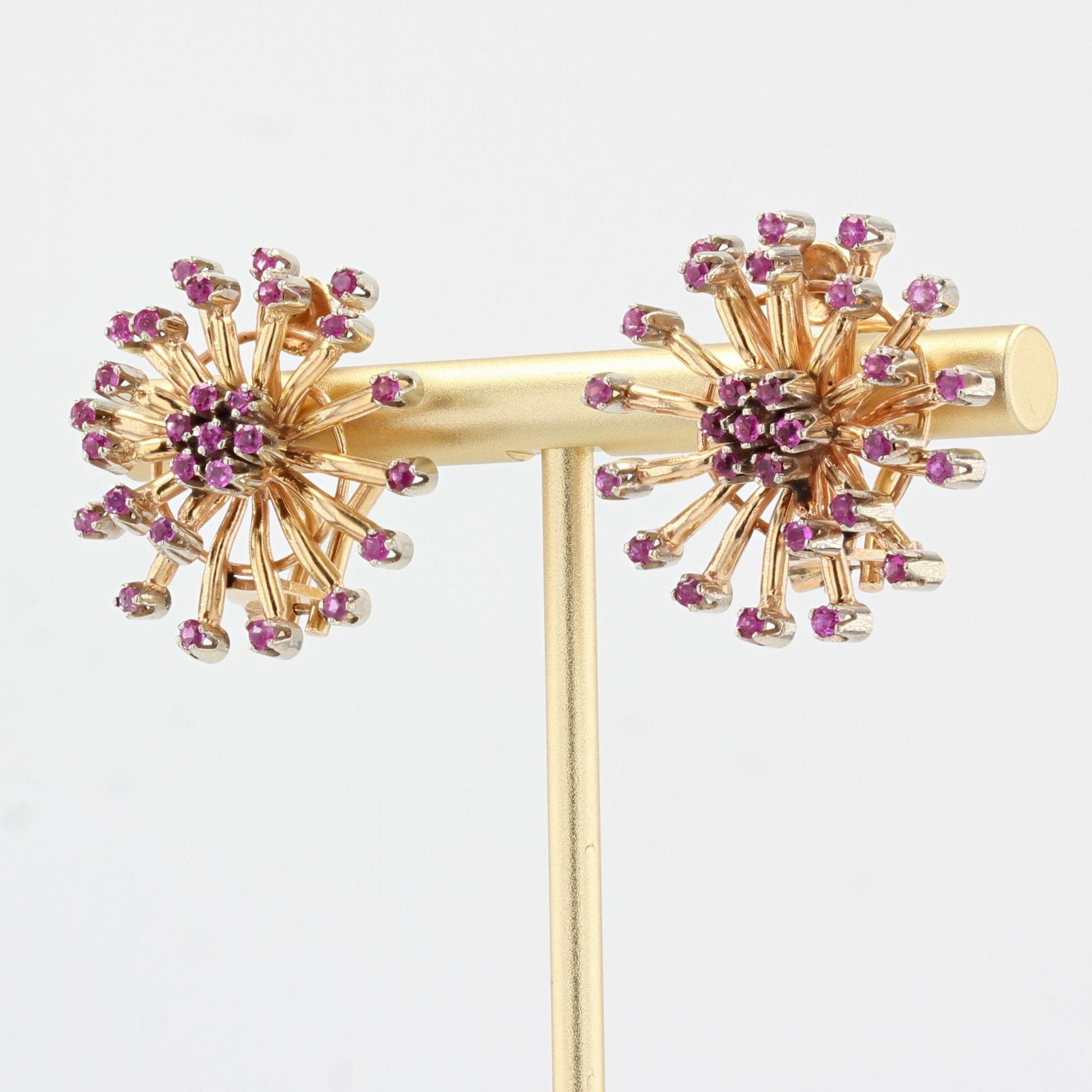 1950s Ruby 18 Karat Yellow Gold Flower Earrings In Good Condition For Sale In Poitiers, FR