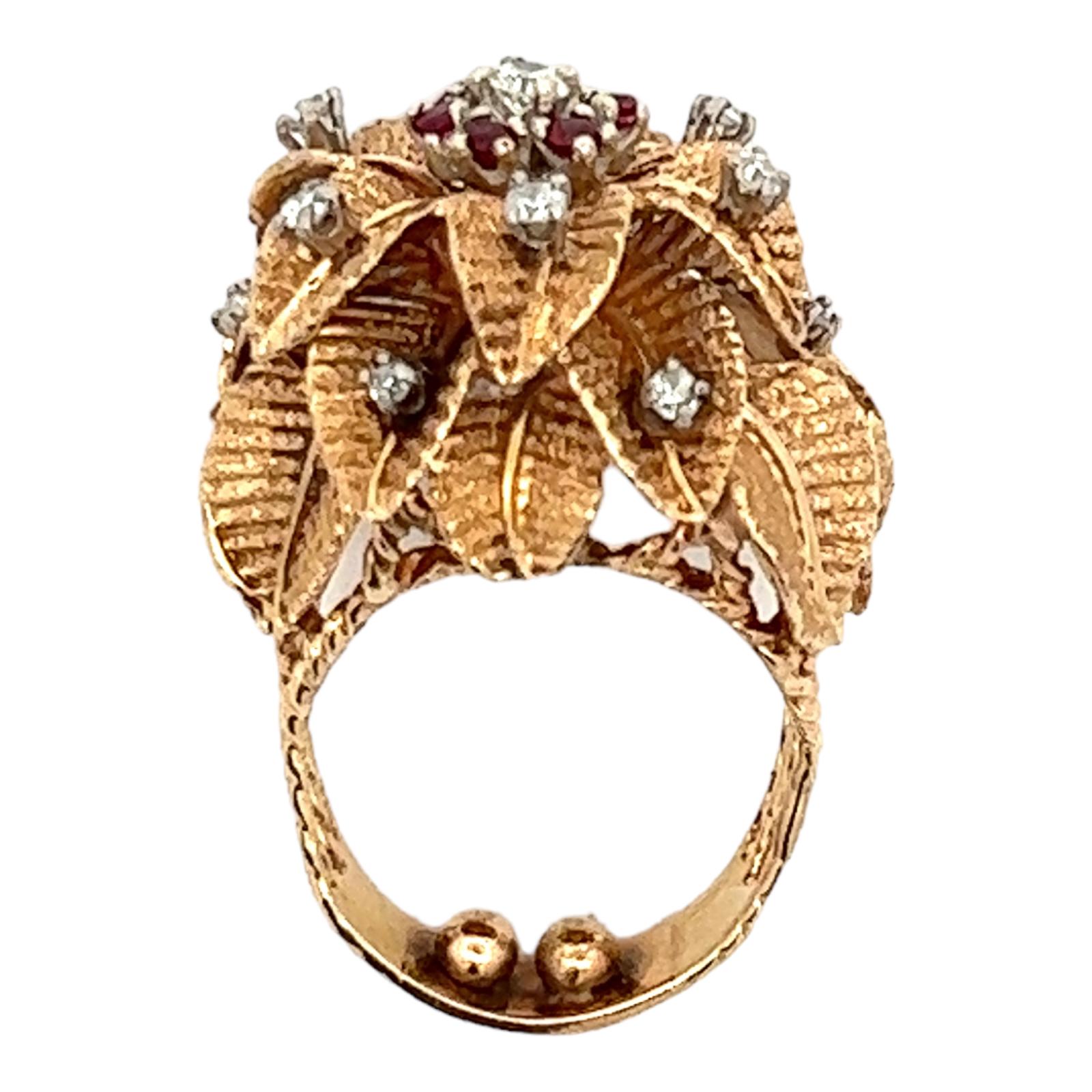 1950er Jahre Rubin Diamant 14 Karat Gelbgold Blume Vintage Cocktail Ring (Rundschliff)
