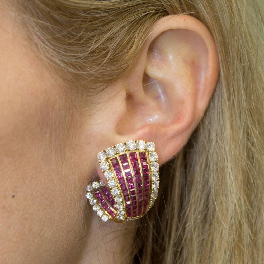 1950s Ruby Diamond 18 Karat Yellow Gold Fluted Earrings In Excellent Condition In Boca Raton, FL