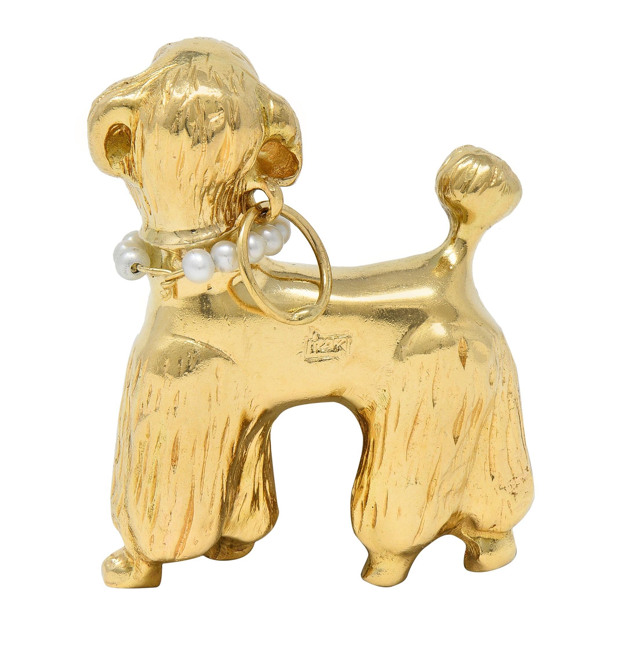 Taille ronde Pendentif breloque caniche vintage en or jaune 14 carats avec perles de rubis des années 1950 en vente