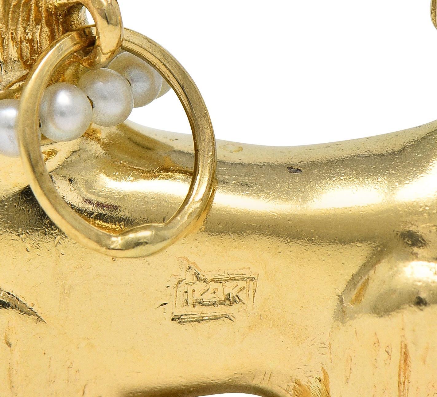 Pendentif breloque caniche vintage en or jaune 14 carats avec perles de rubis des années 1950 Unisexe en vente
