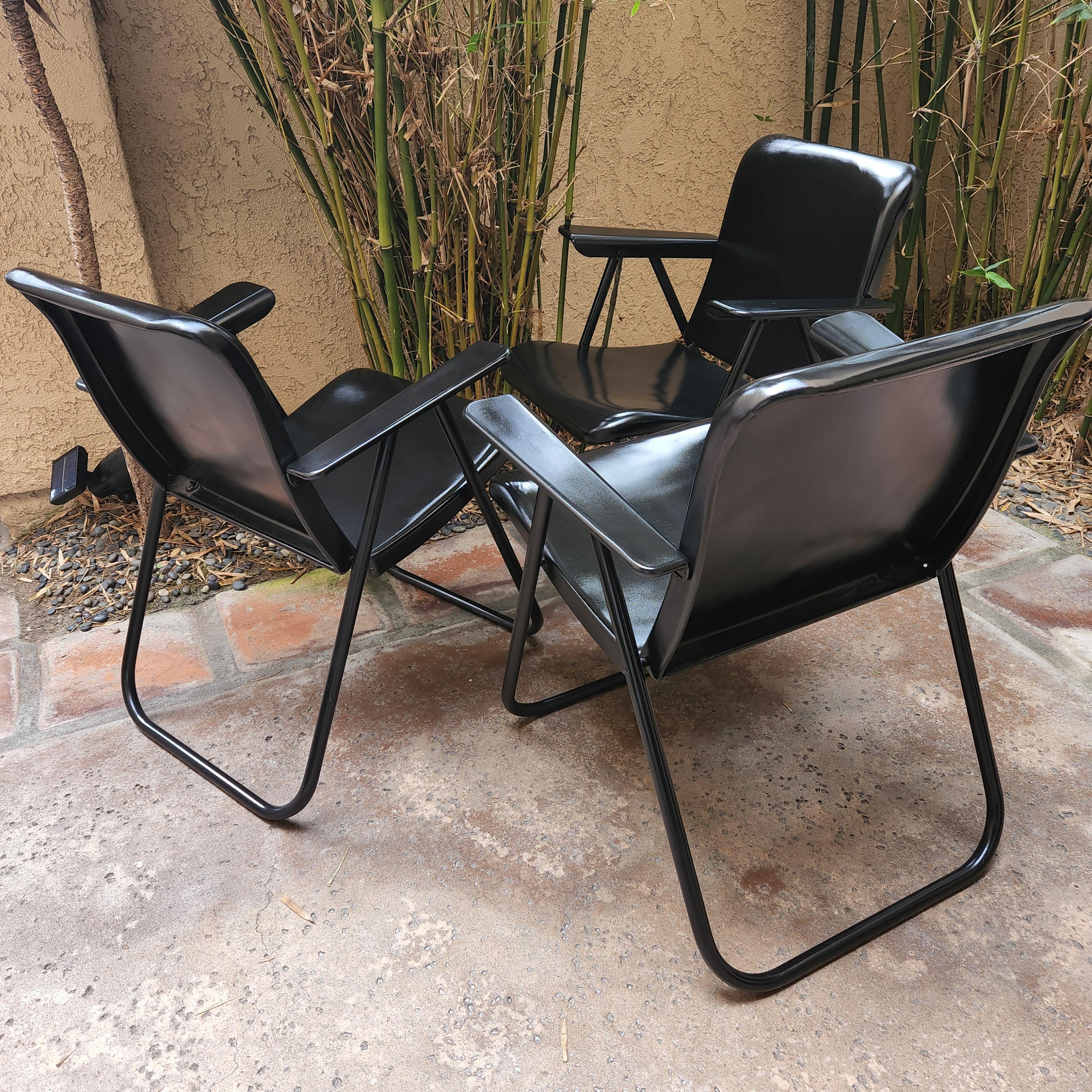 1950s Russel Wright Mid-Century Modern Three Folding Patio Armchairs in Black In Good Condition For Sale In Chula Vista, CA