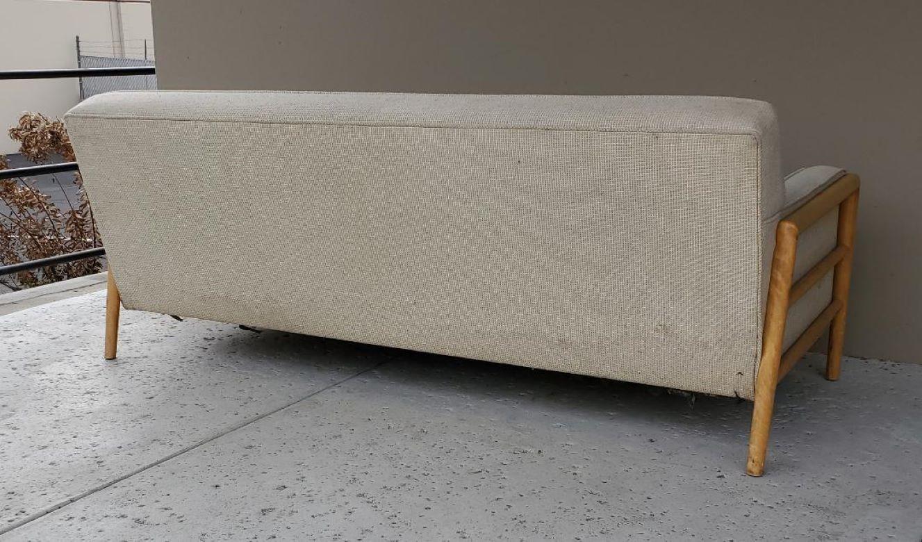 Bois Canapé des années 1950 Russel Wright pour Conant Ball Modernity avec accoudoirs en bois