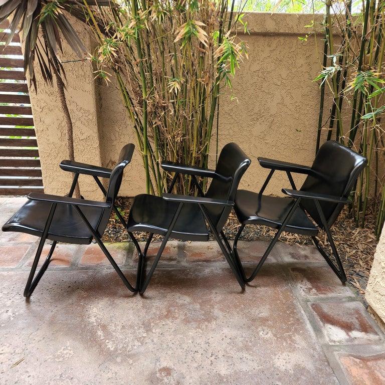 1950 Russel Wright Tres Sillas de Patio Vintage Plegables Negro Moderno de mediados de siglo en venta
