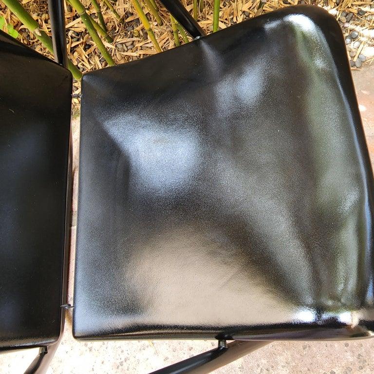 1950 Russel Wright Tres Sillas de Patio Vintage Plegables Negro Acero en venta