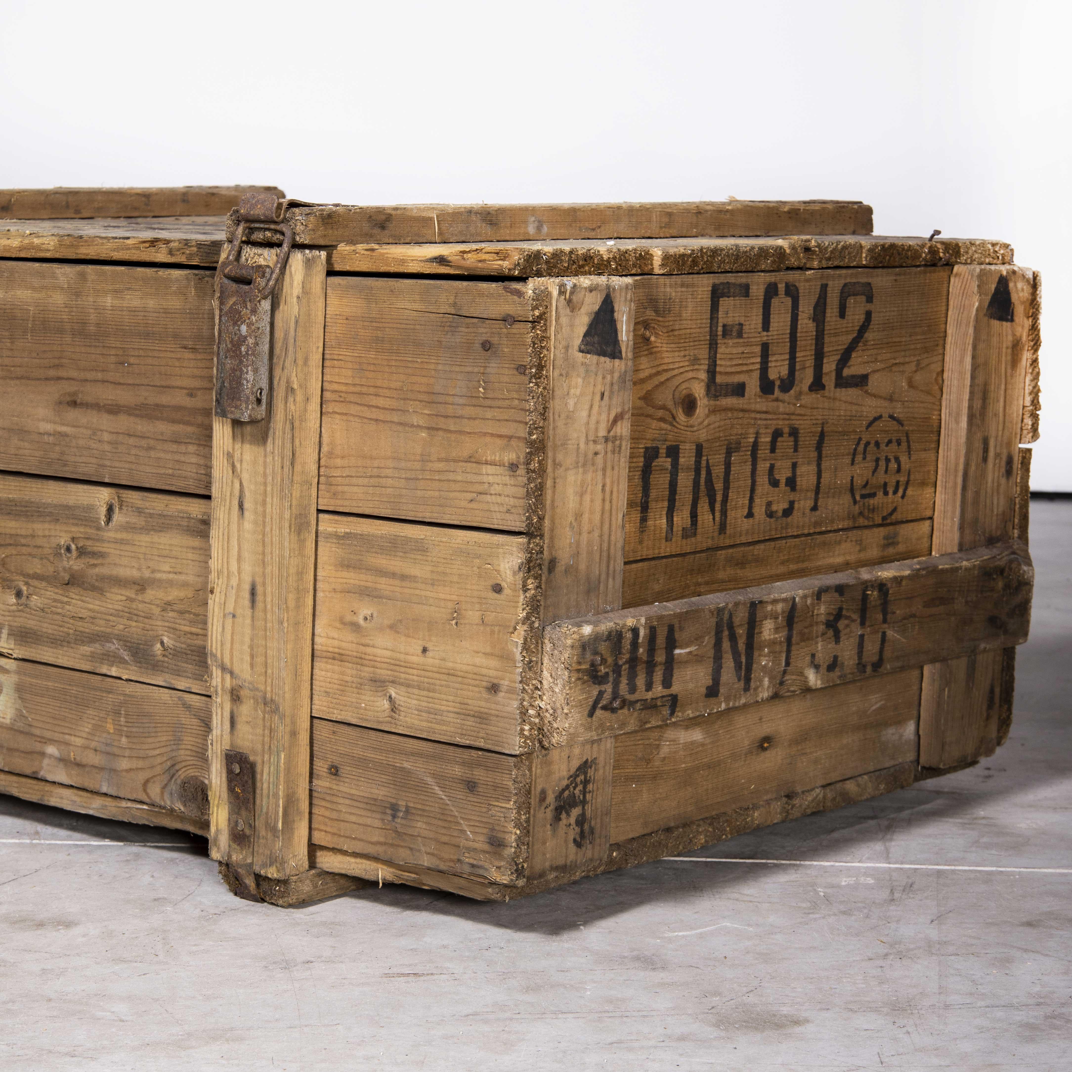 1950's Russian Military Storage Crate 'Model 255.2' In Good Condition For Sale In Hook, Hampshire