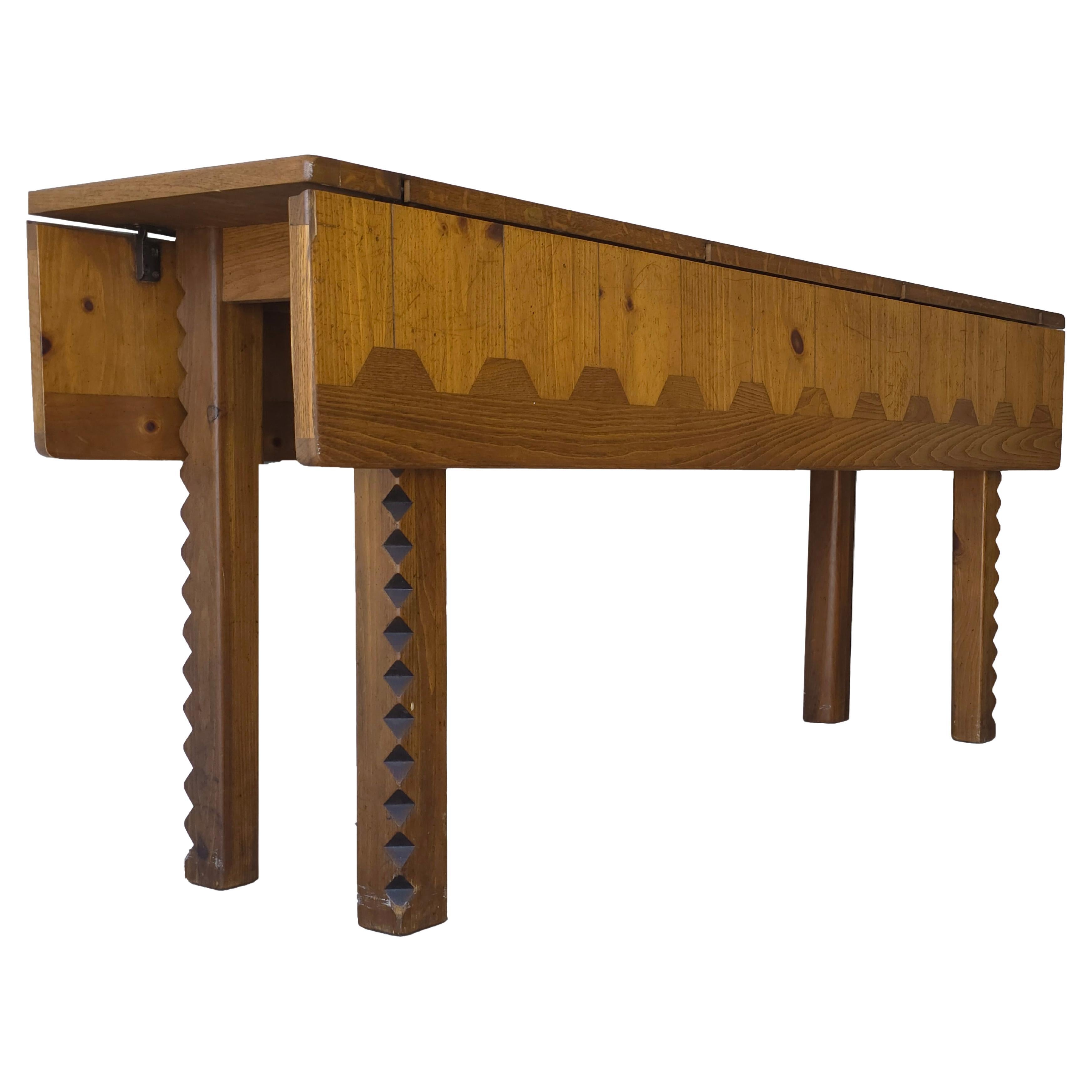 What is a Pembroke table?