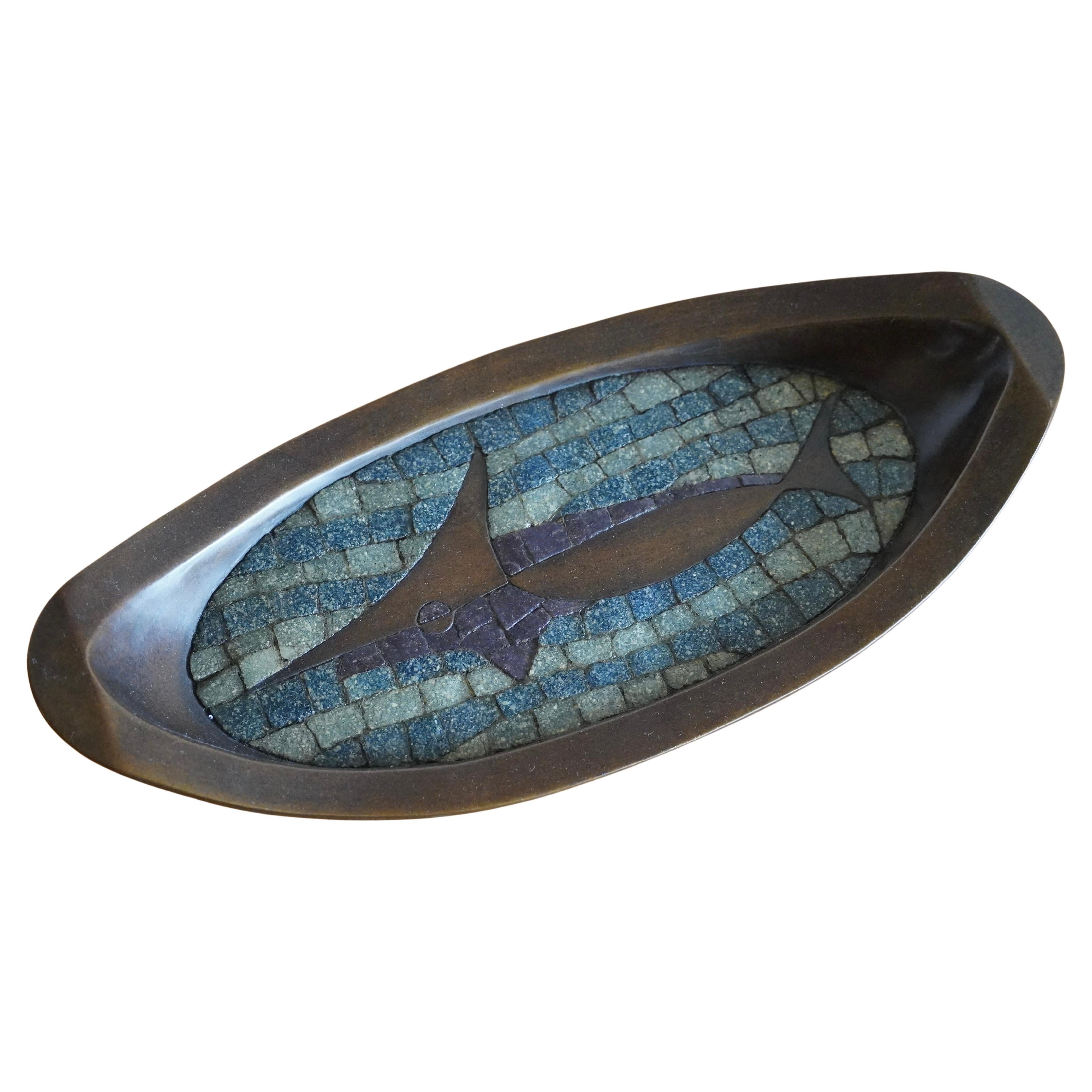 Vassoio a forma di pesce spada di Salvador Teran del 1950 in mosaico e  Bronzo in vendita
