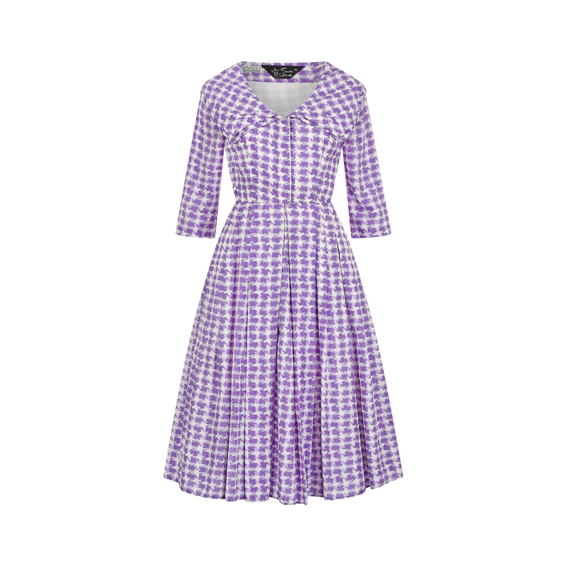 Sublime mid to late 1950s shirtwaister dress by Sambo Fashions, cut in a classic fit and flare style. It has a wide, bertha style collar and three quarter length sleeves which are slightly tapered. The dress fastens down the front with hook and