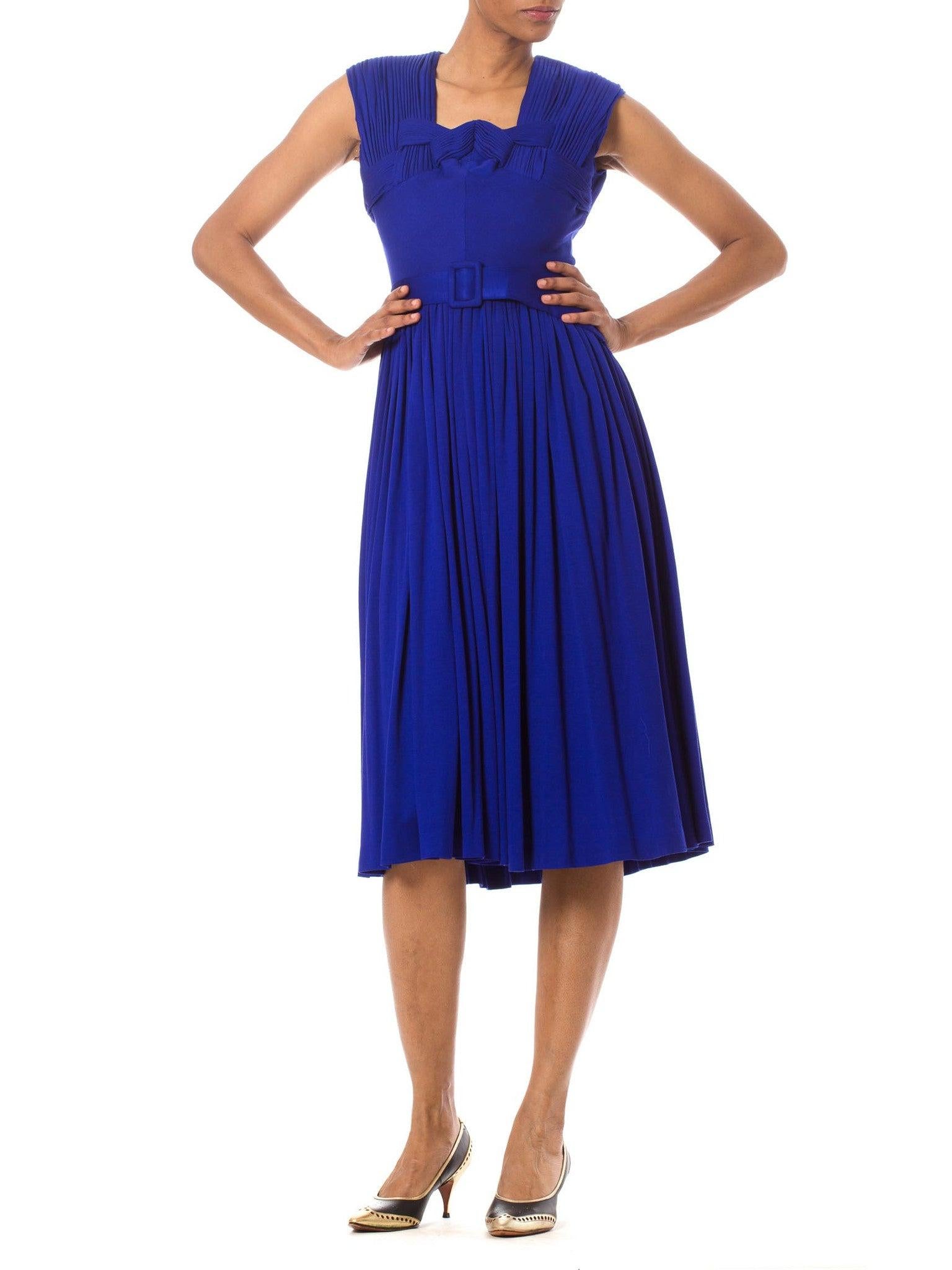 1950S Sapphire Blue  Silk Jersey Couture Hand Pleated Dress With Belt In Excellent Condition For Sale In New York, NY