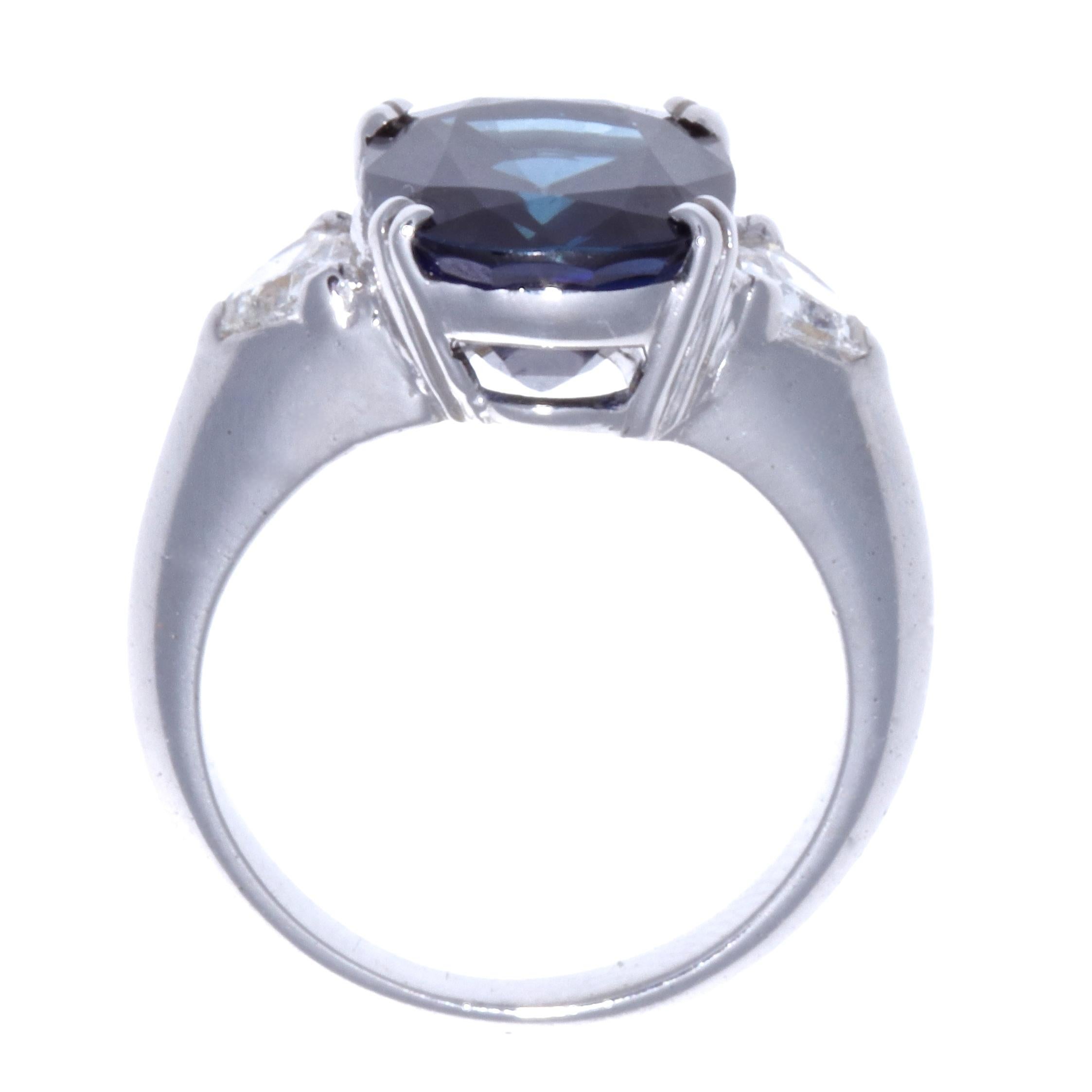 1950s Sapphire Diamond 18 Karat White Gold Ring In Excellent Condition In Beverly Hills, CA