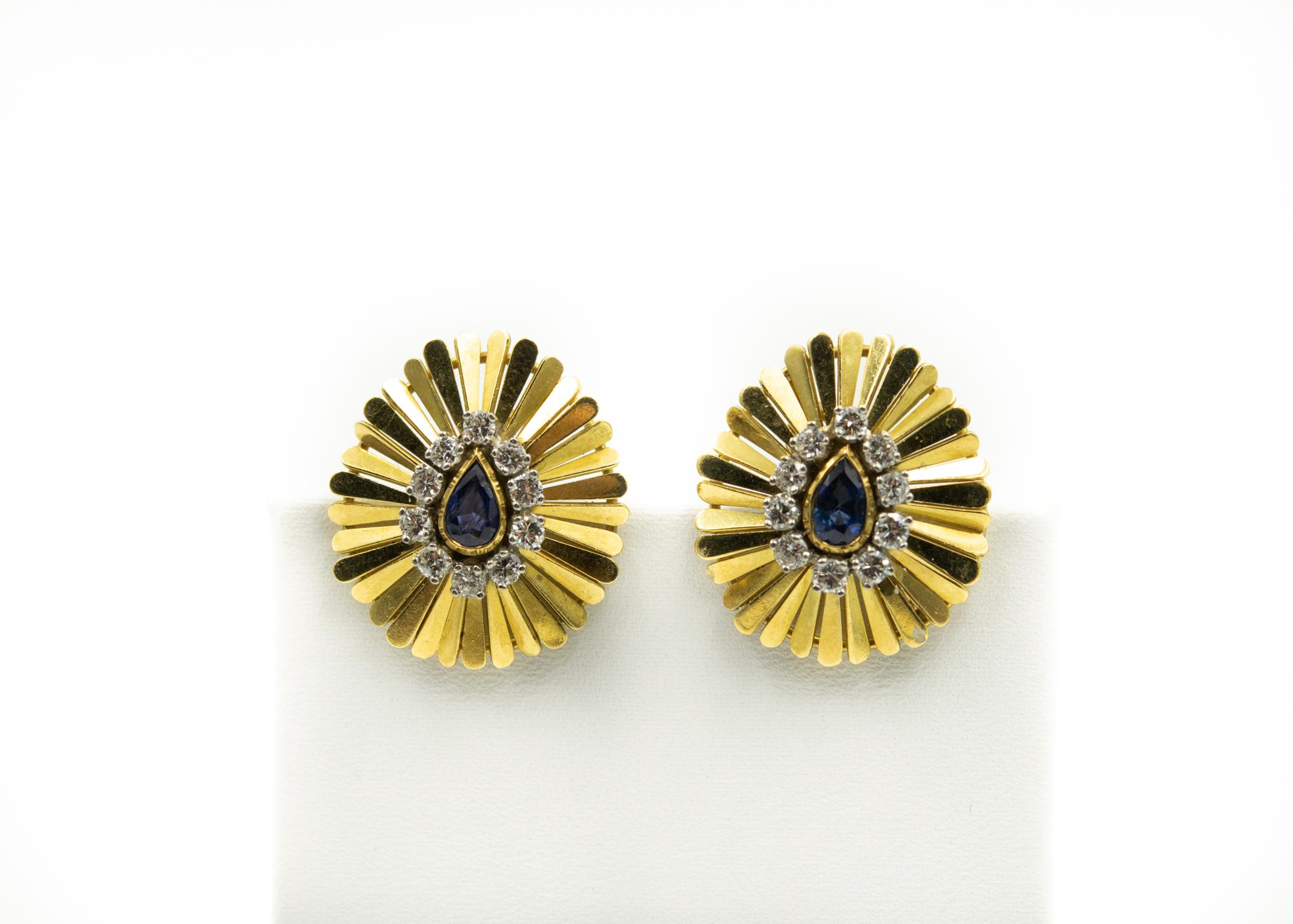 1950s Sapphire Diamond Ruffled Yellow Gold Clip Earrings and Cocktail Ring Set For Sale 6