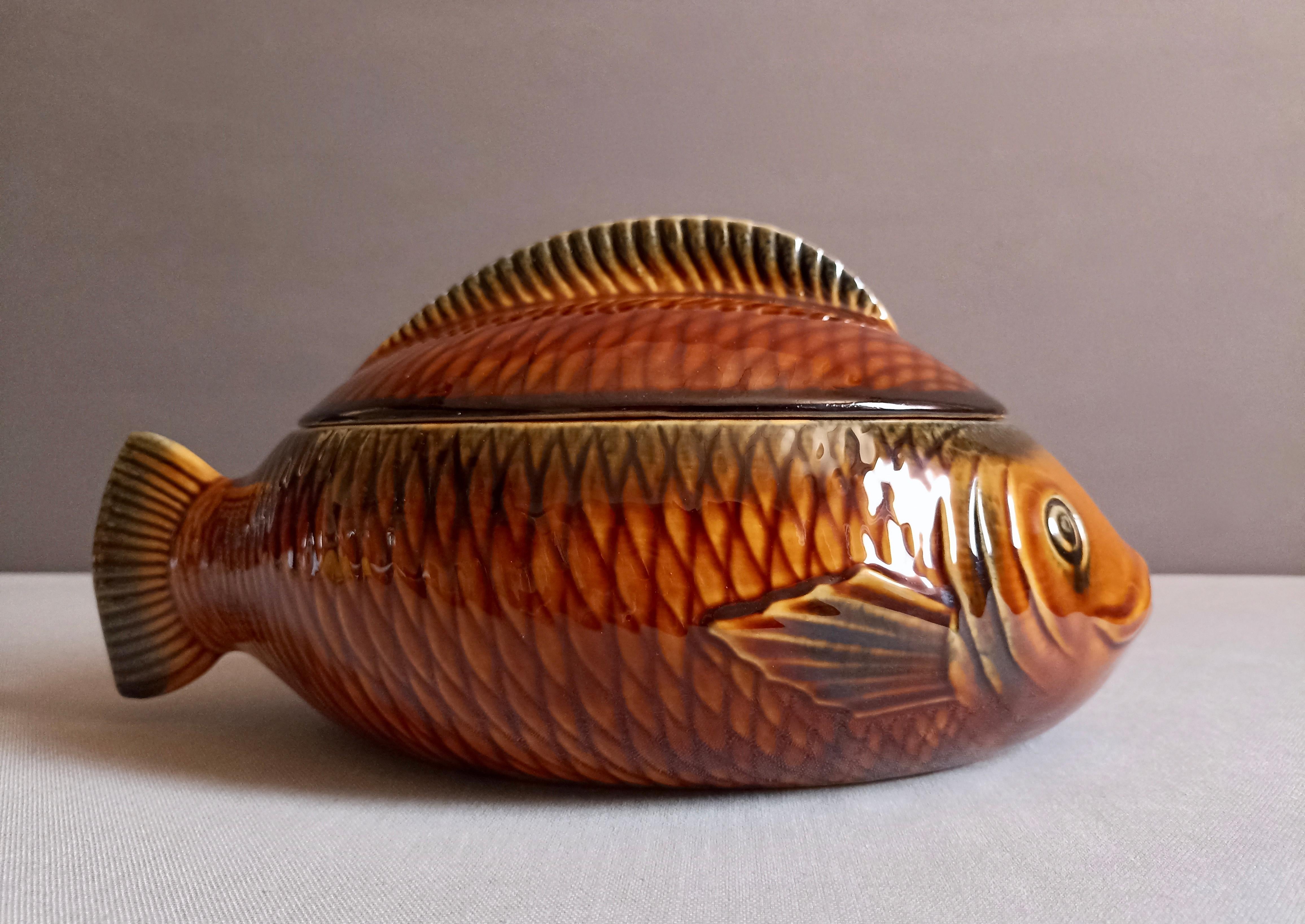Glazed Sarreguemines Mid Century Set of Six Fish-Shaped Majolica Plates and Soup Tureen For Sale