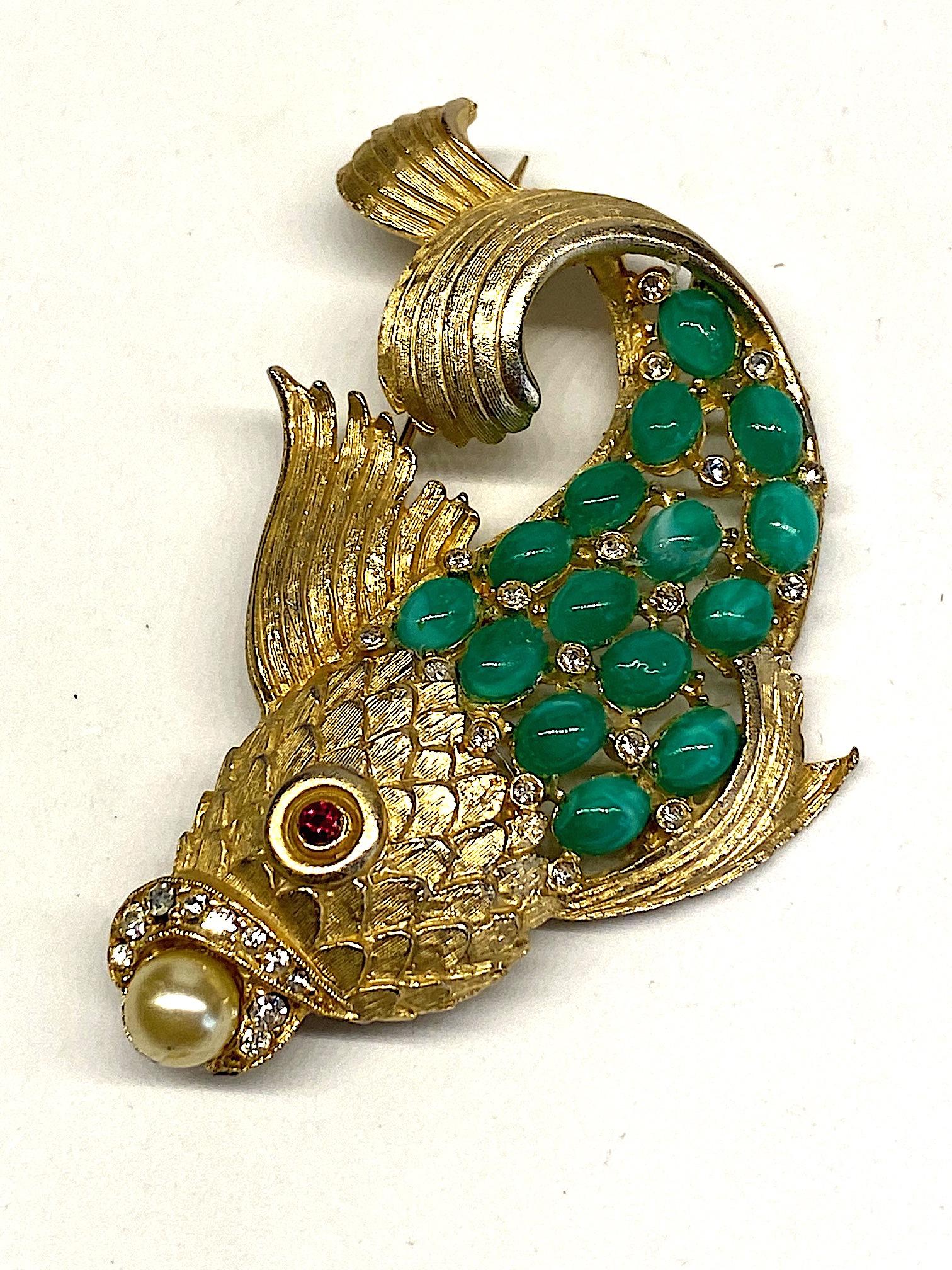 1950s Satin Gold Figural Brooch of Fish with Green Cabochon In Good Condition In New York, NY