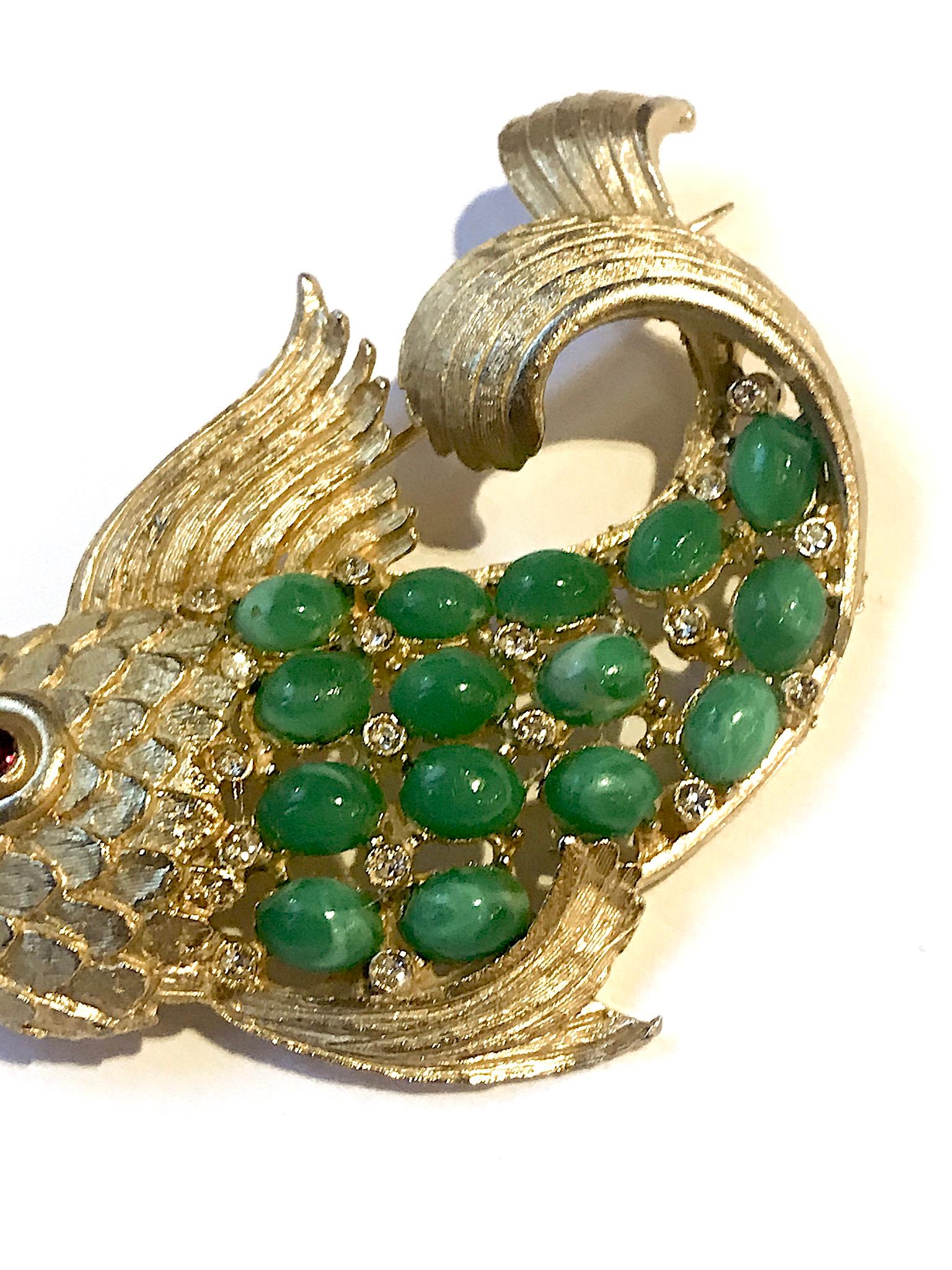 1950s Satin Gold Figural Brooch of Fish with Green Cabochon 3