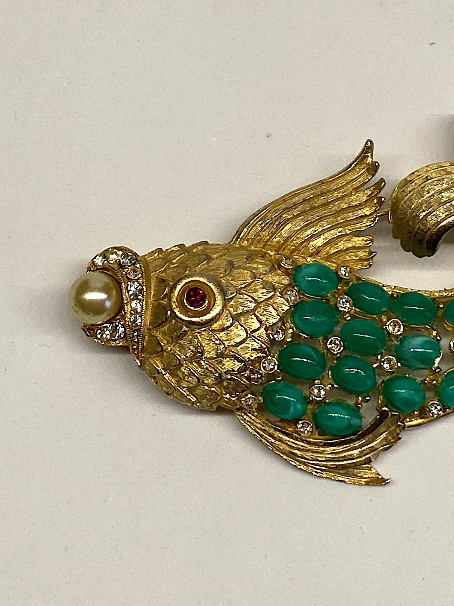 1950s Satin Gold Figural Brooch of Fish with Green Cabochon 4