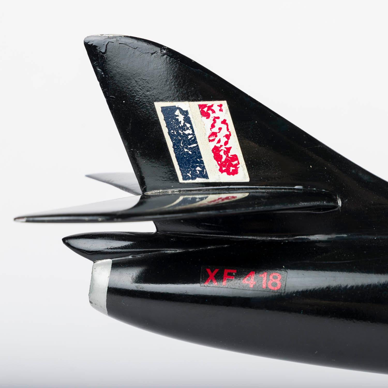 Modèle réduit d'un Hawker Hunter de la Royal Air Force datant des années 1950. en vente 4