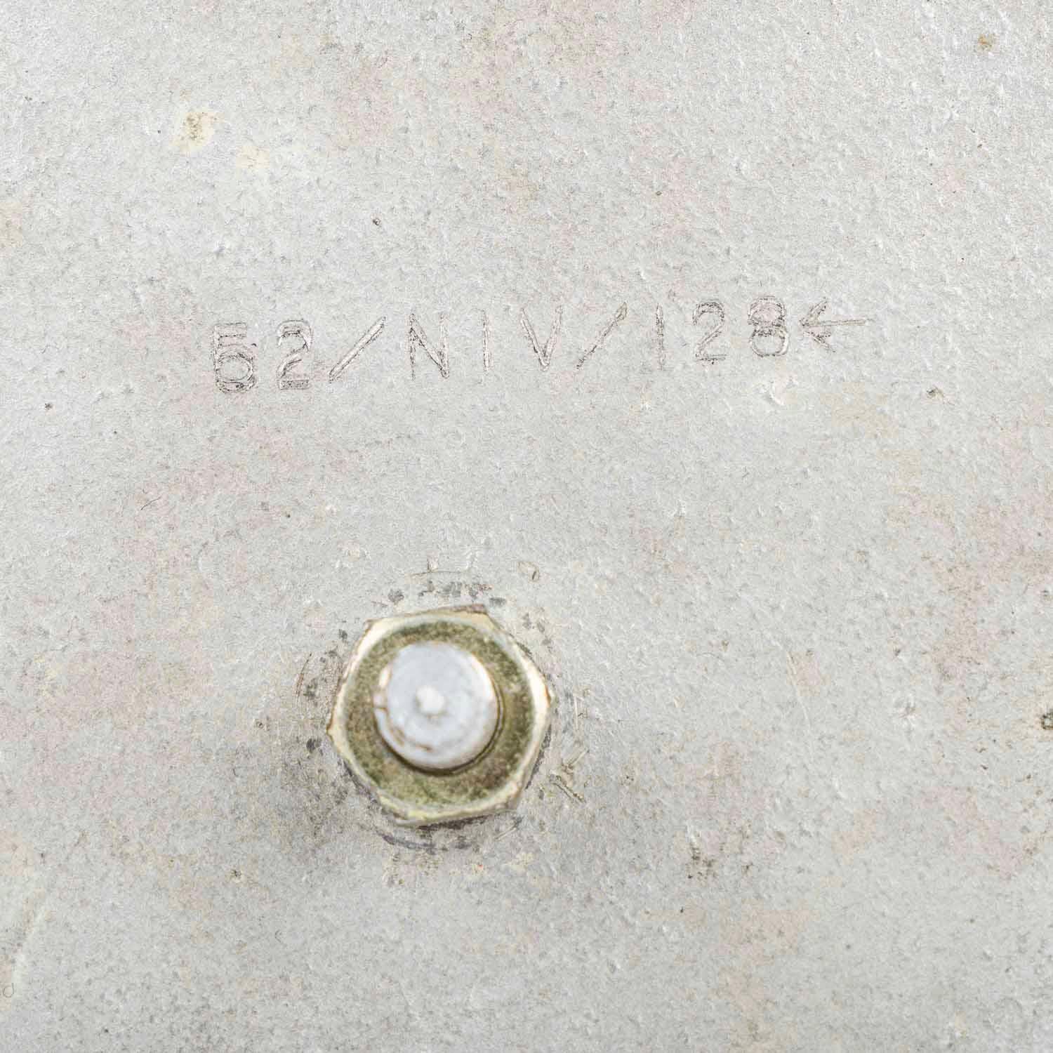Modèle réduit d'un Hawker Hunter de la Royal Air Force datant des années 1950. en vente 11
