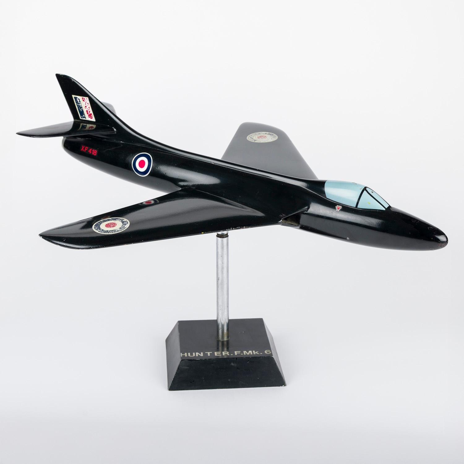 Anglais Modèle réduit d'un Hawker Hunter de la Royal Air Force datant des années 1950. en vente